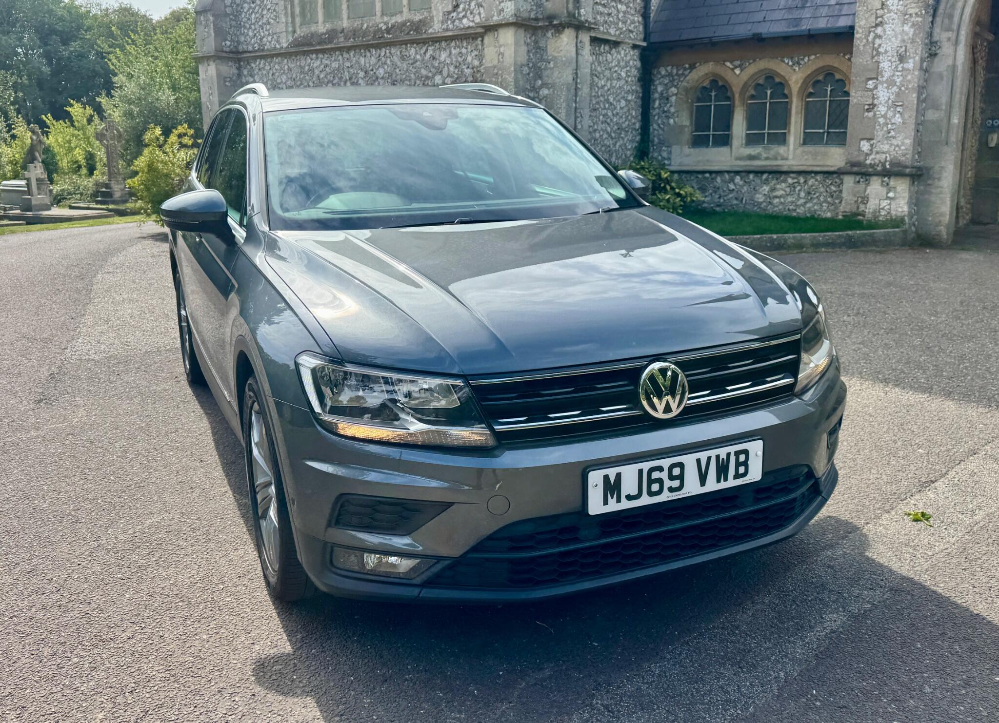 Volkswagen Tiguan view 2