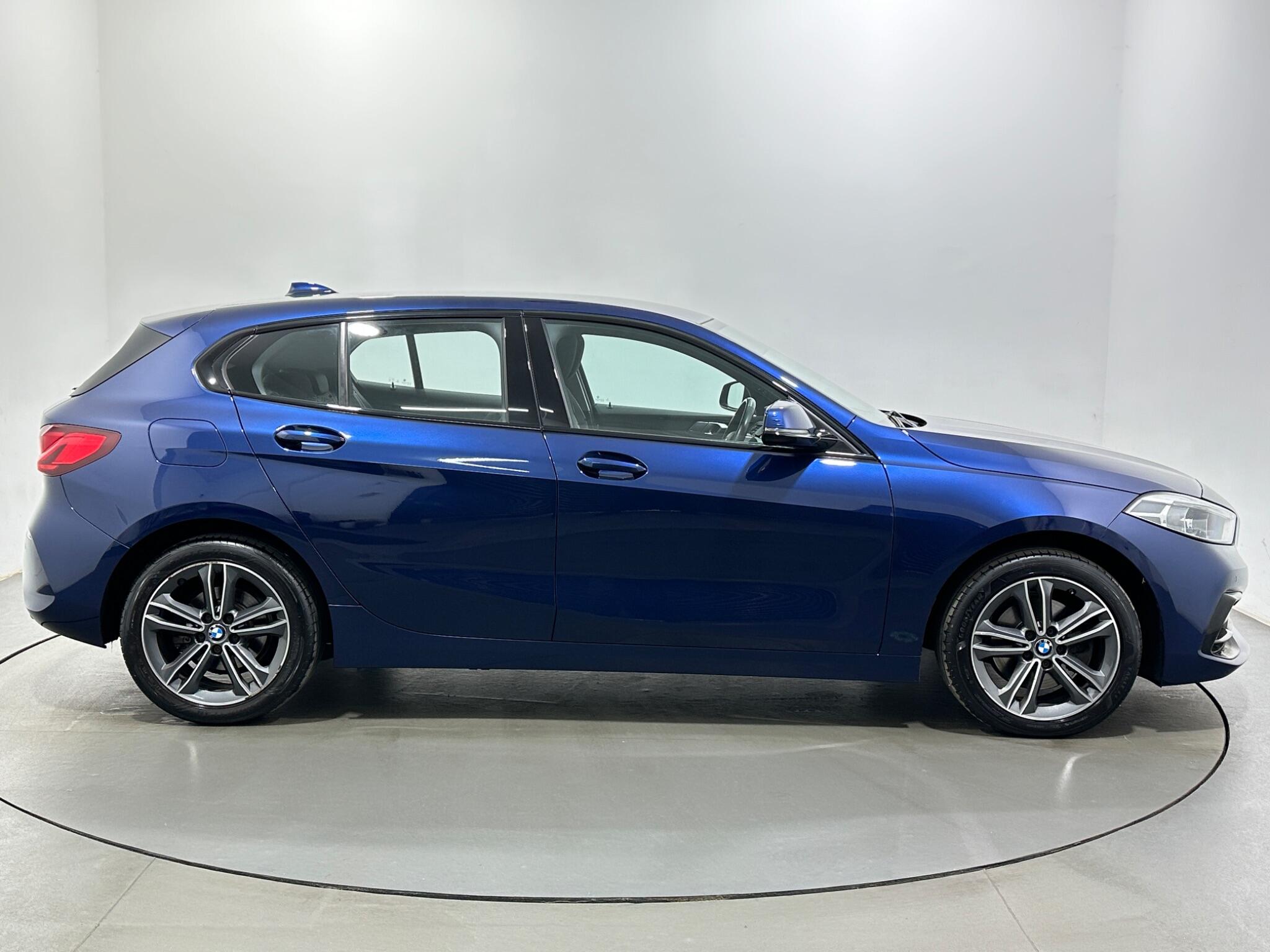 BMW 1 Series view 9