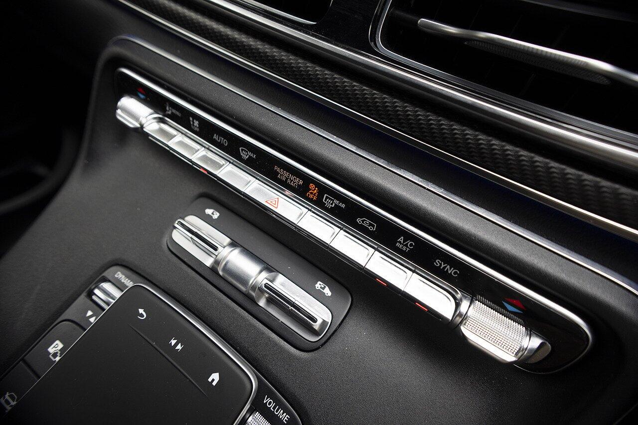 Mercedes-Benz V-Class view 23