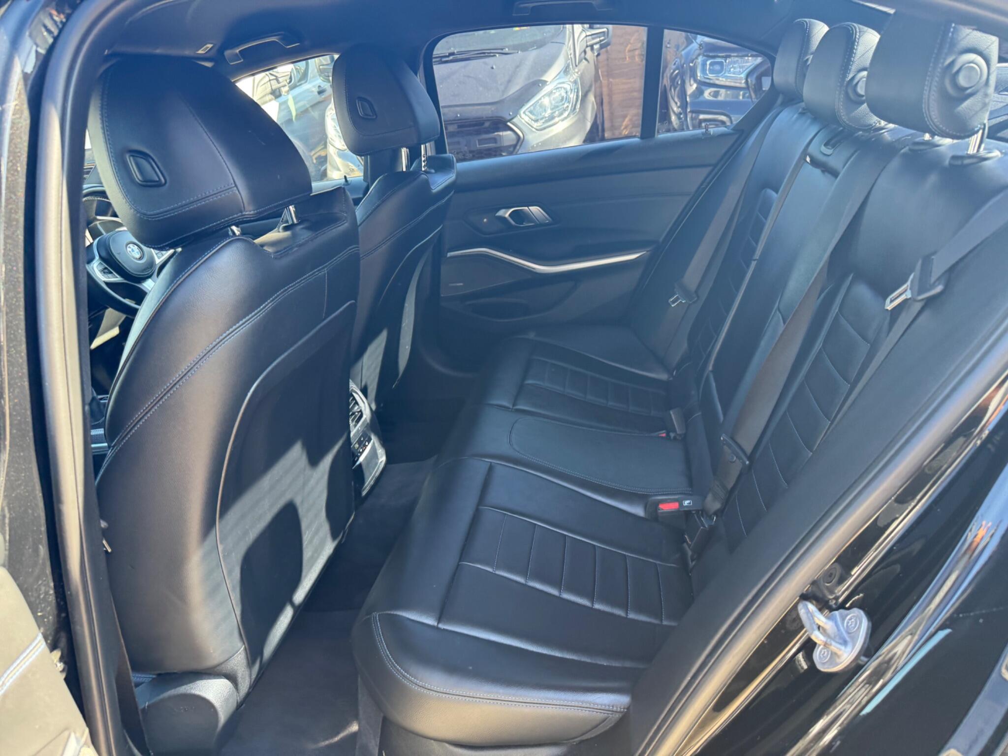 BMW 3 Series view 21