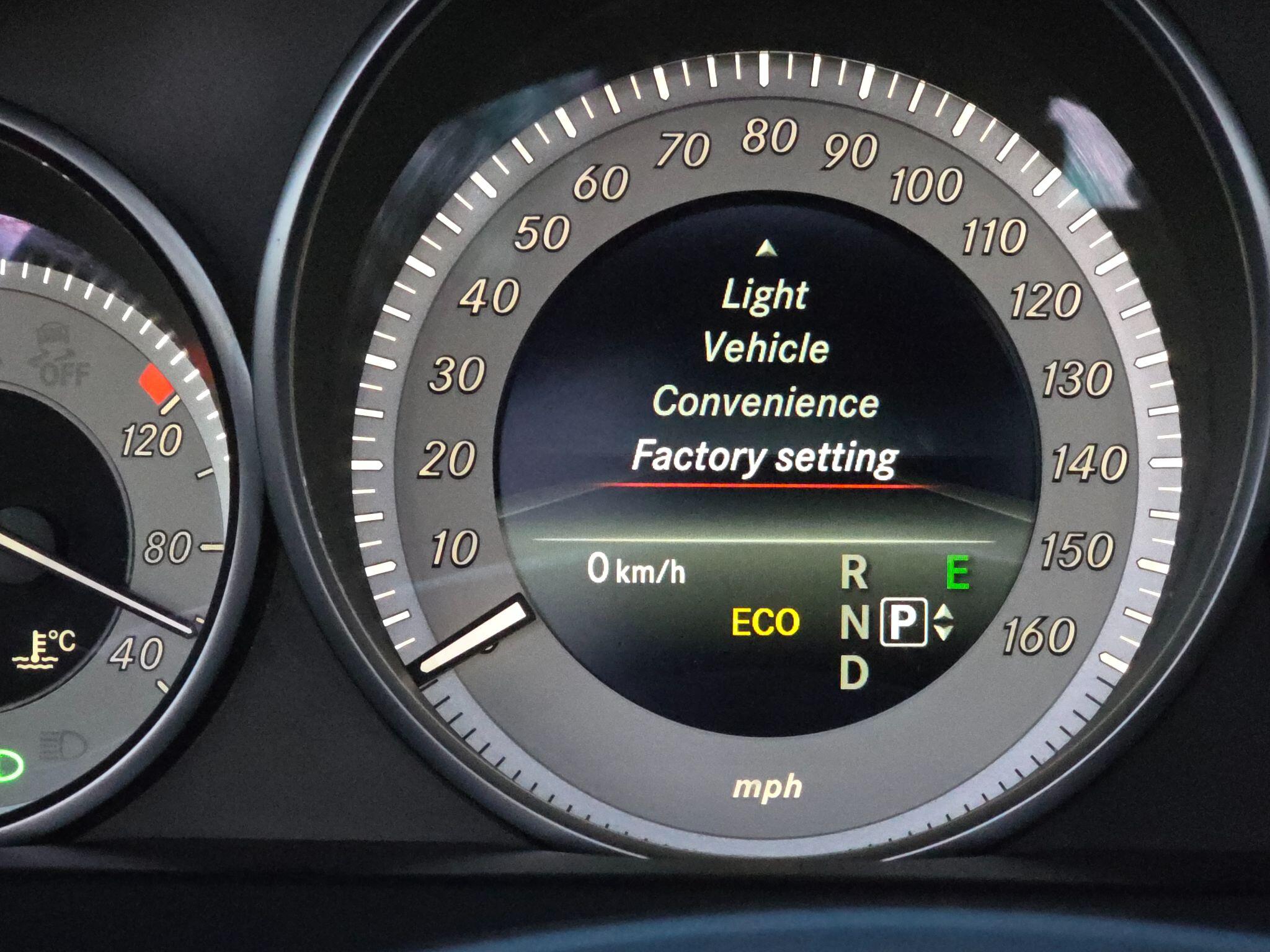 2014 Mercedes-Benz E Class image 62