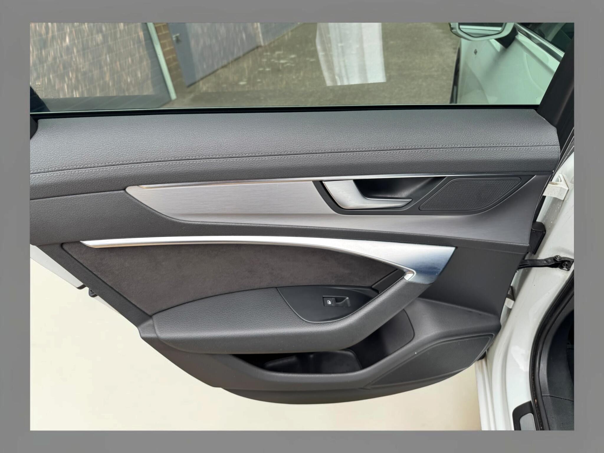 Audi A6 view 28
