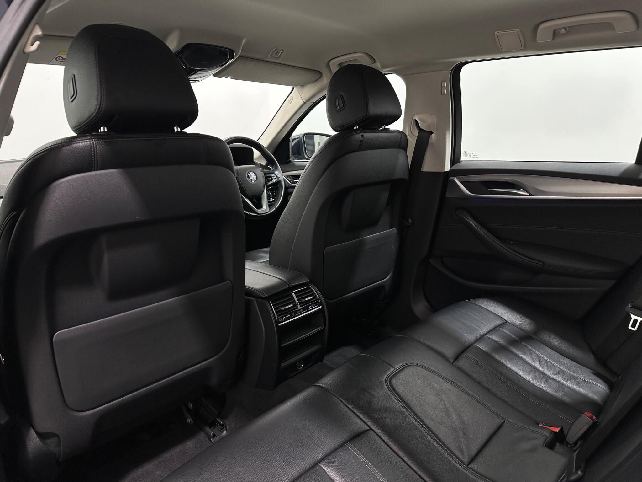BMW 5 Series view 39