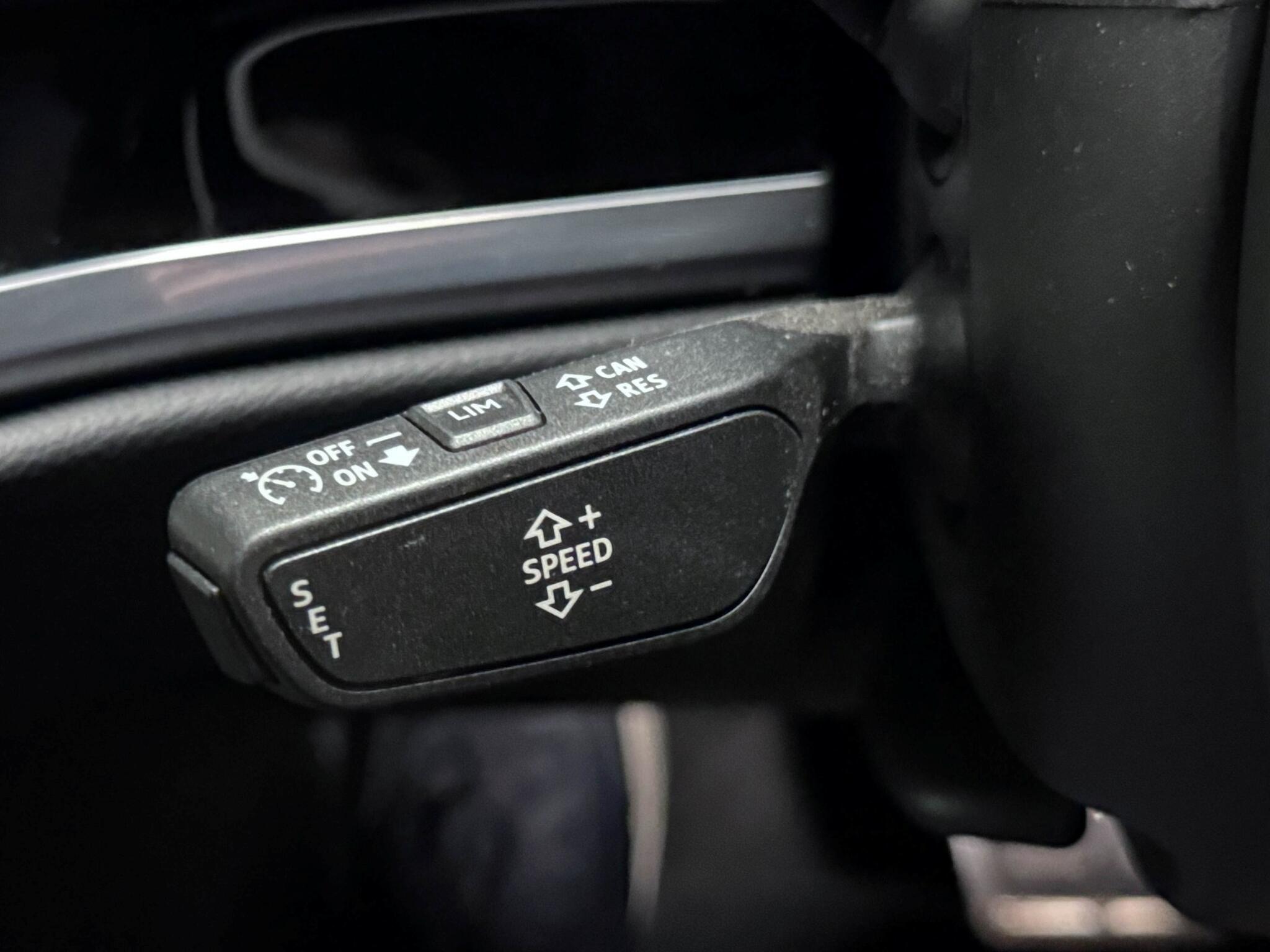 Audi Q3 view 13