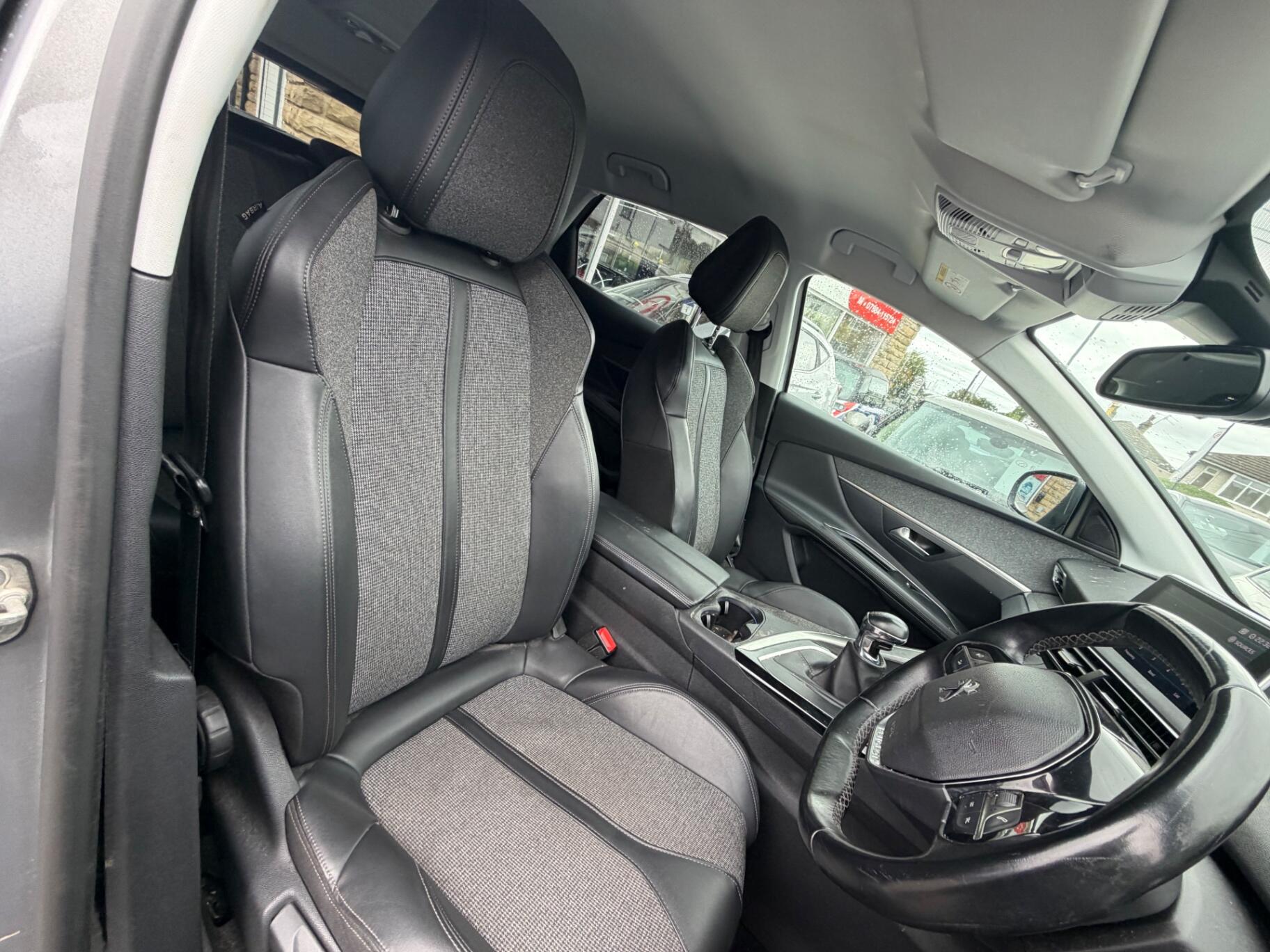Peugeot 3008 view 12