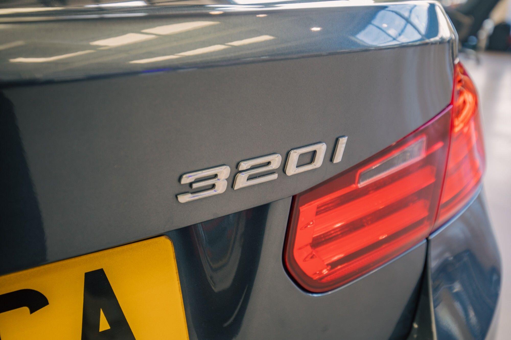 BMW 3 Series view 6