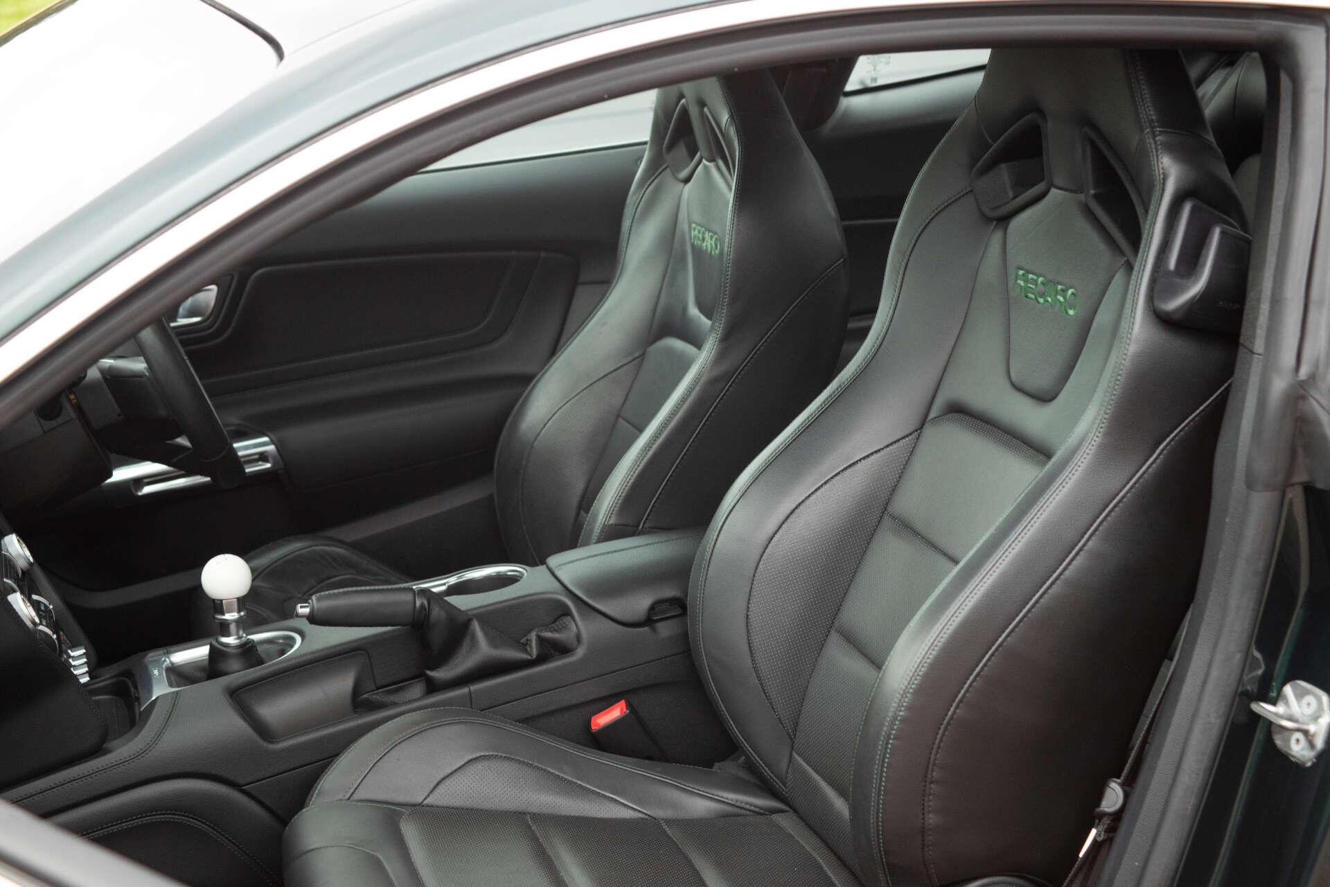 Ford Mustang view 4