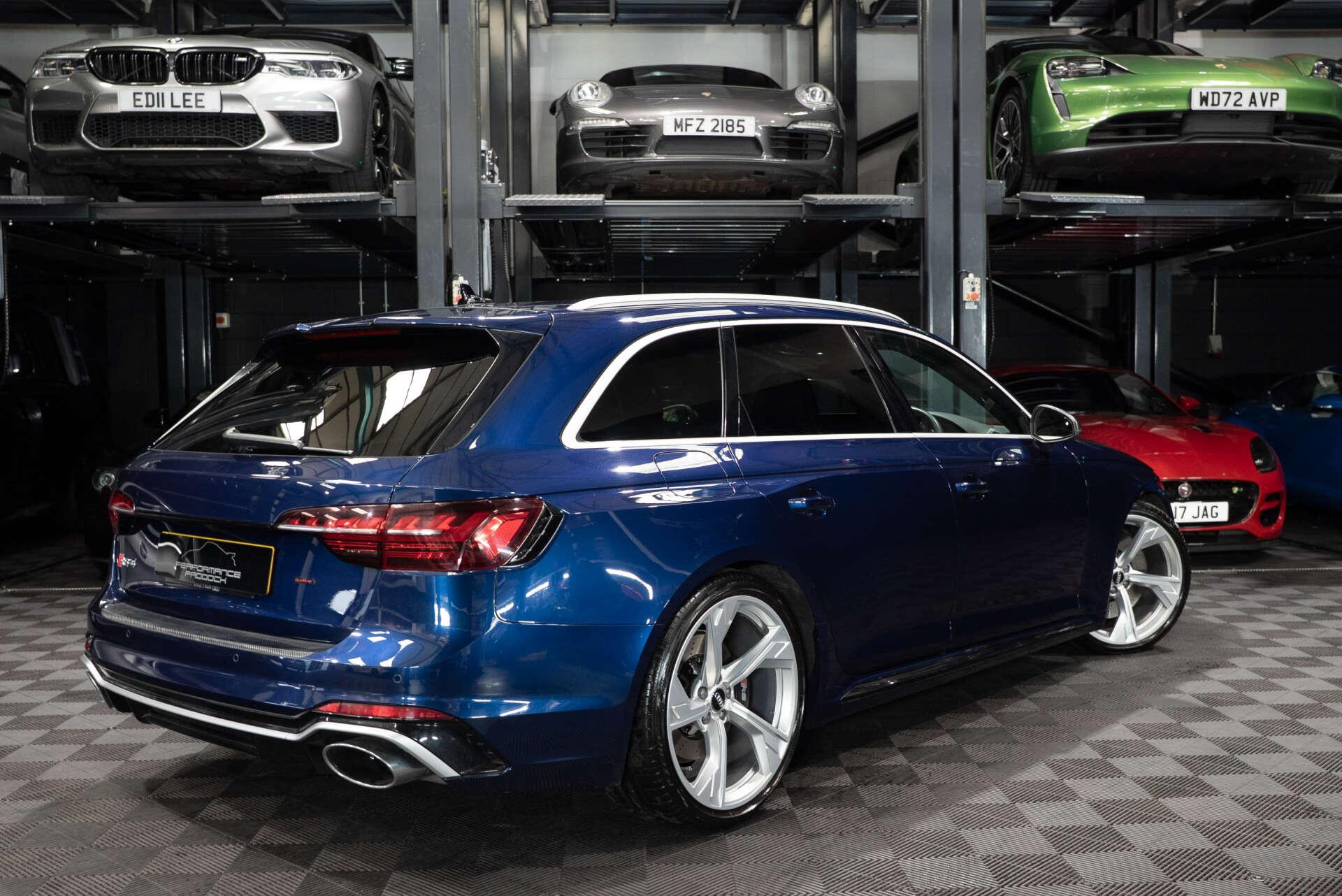 Audi RS4 Avant view 10