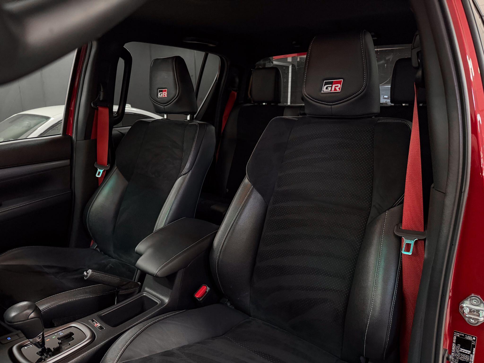 Toyota Hilux view 44