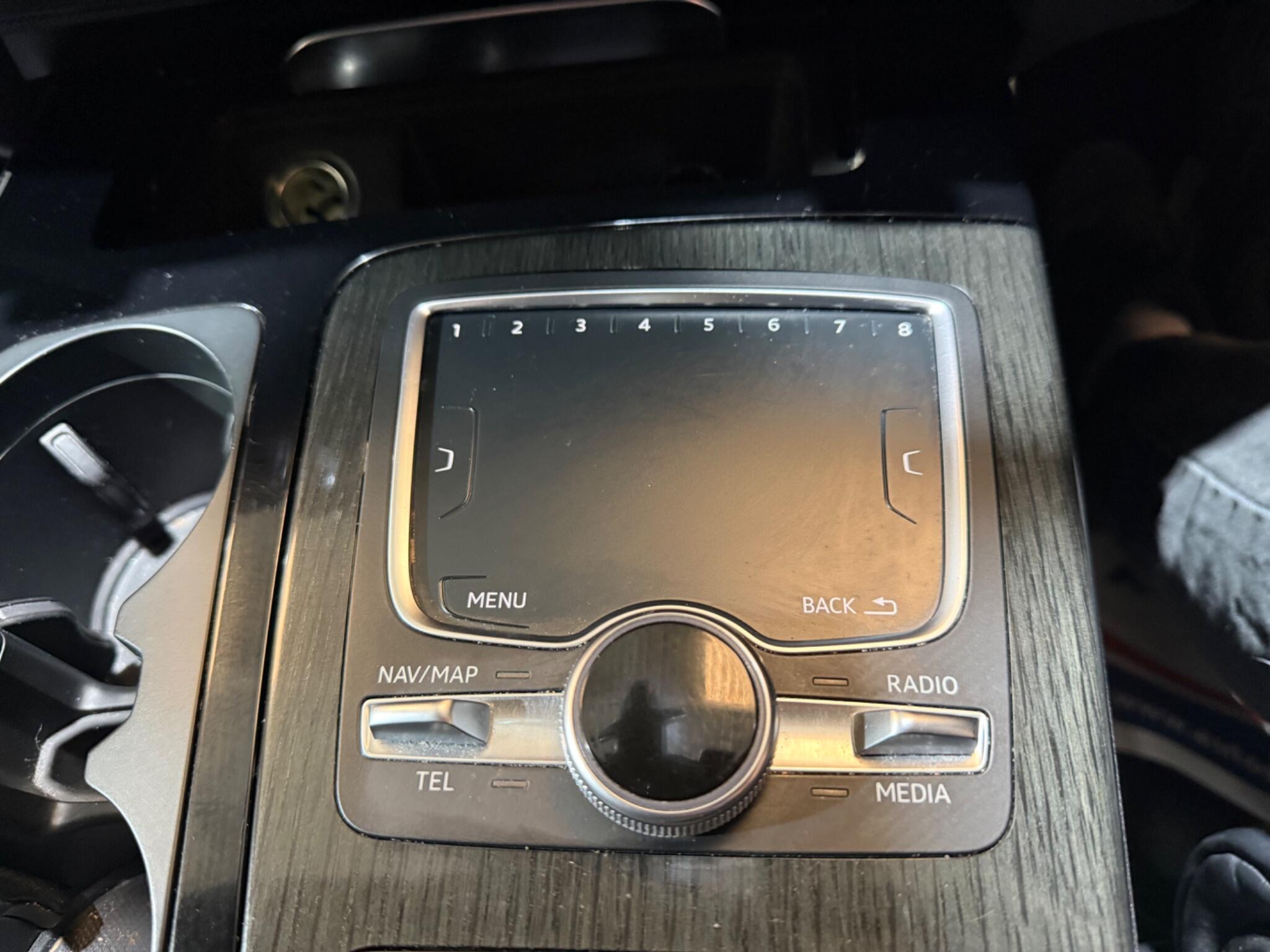 Audi Q7 view 17