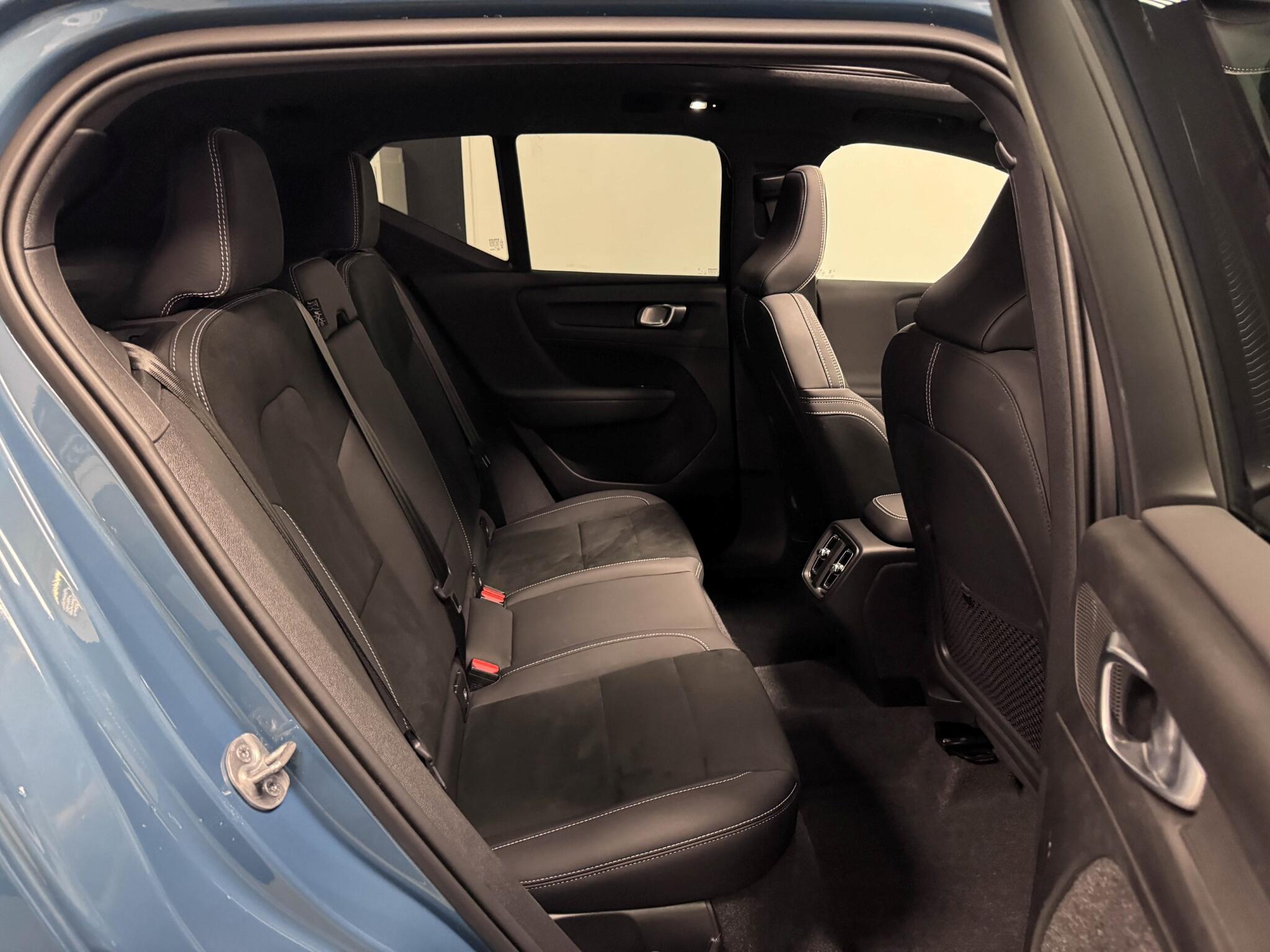 Volvo XC40 view 27
