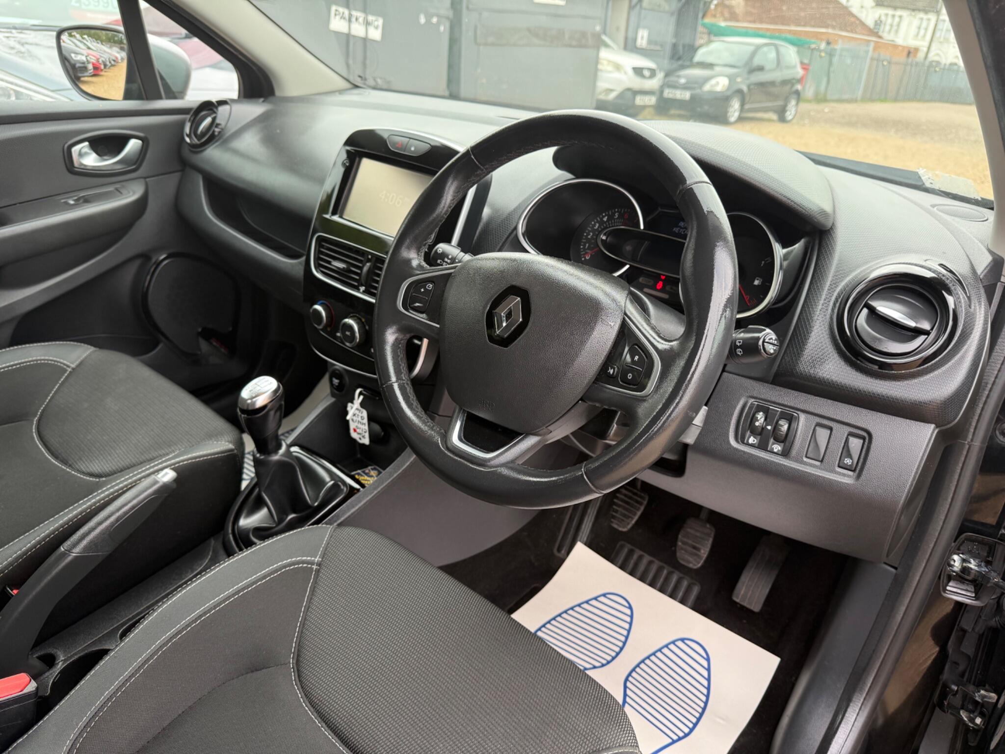 Renault Clio view 18