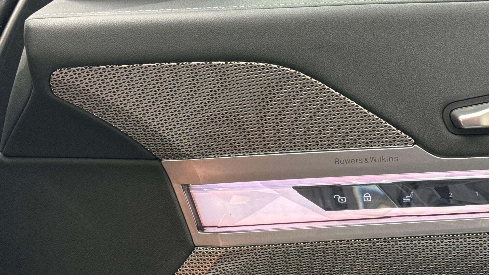 BMW I7 view 21
