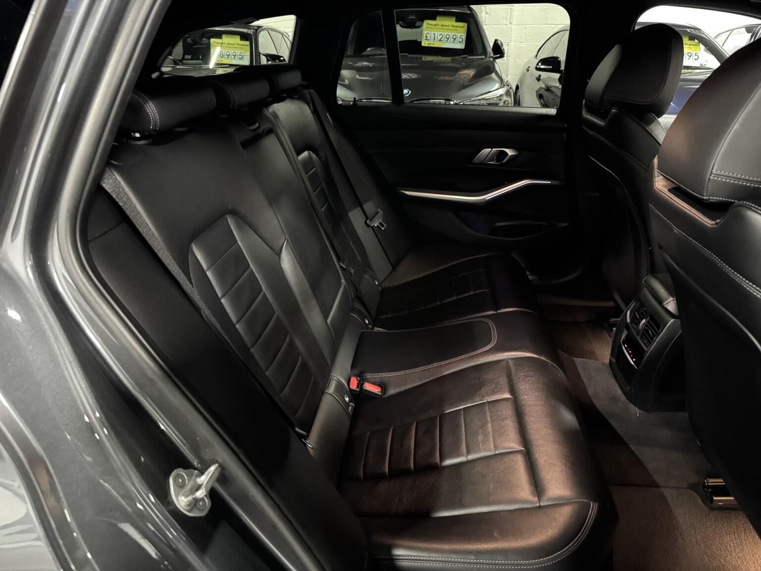 BMW 3 Series view 30