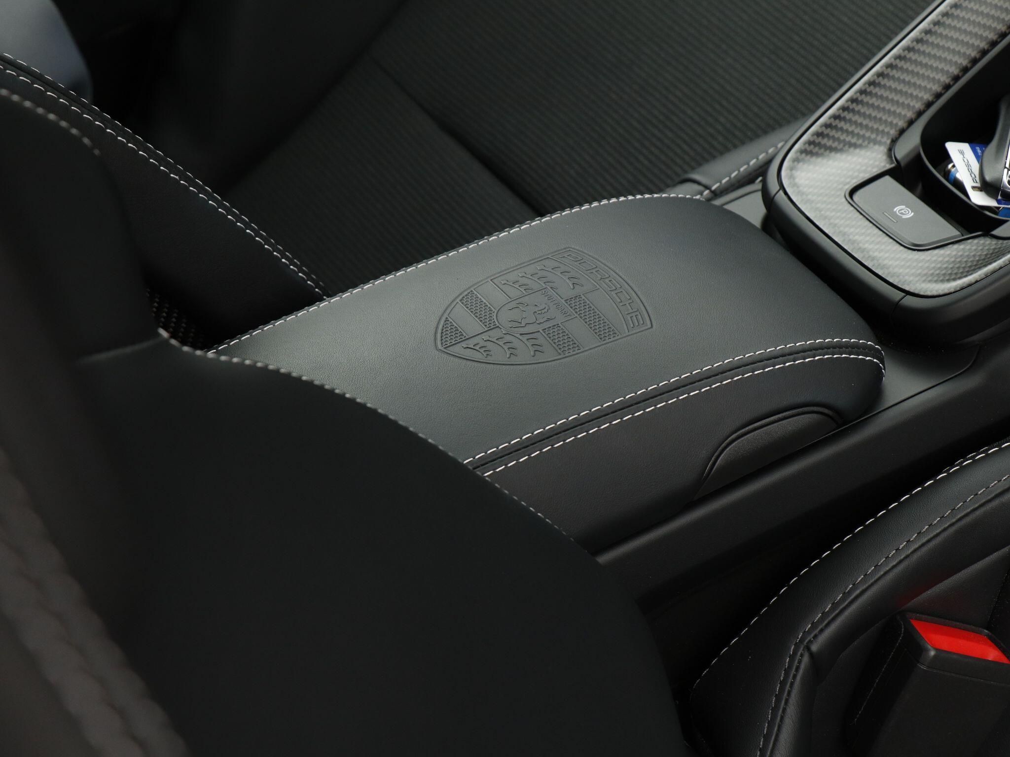 Porsche 911 view 24