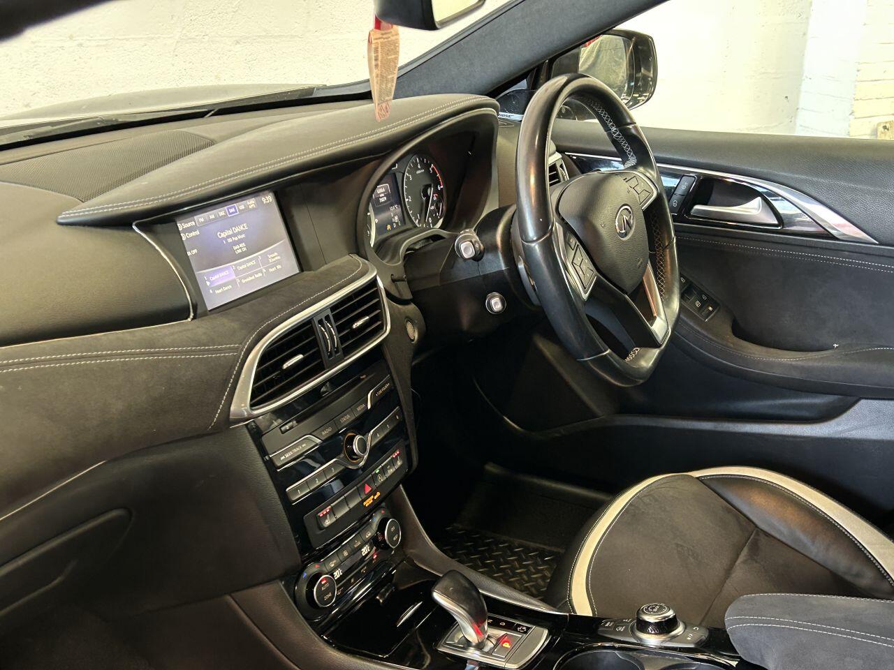 Infiniti Q30 view 45
