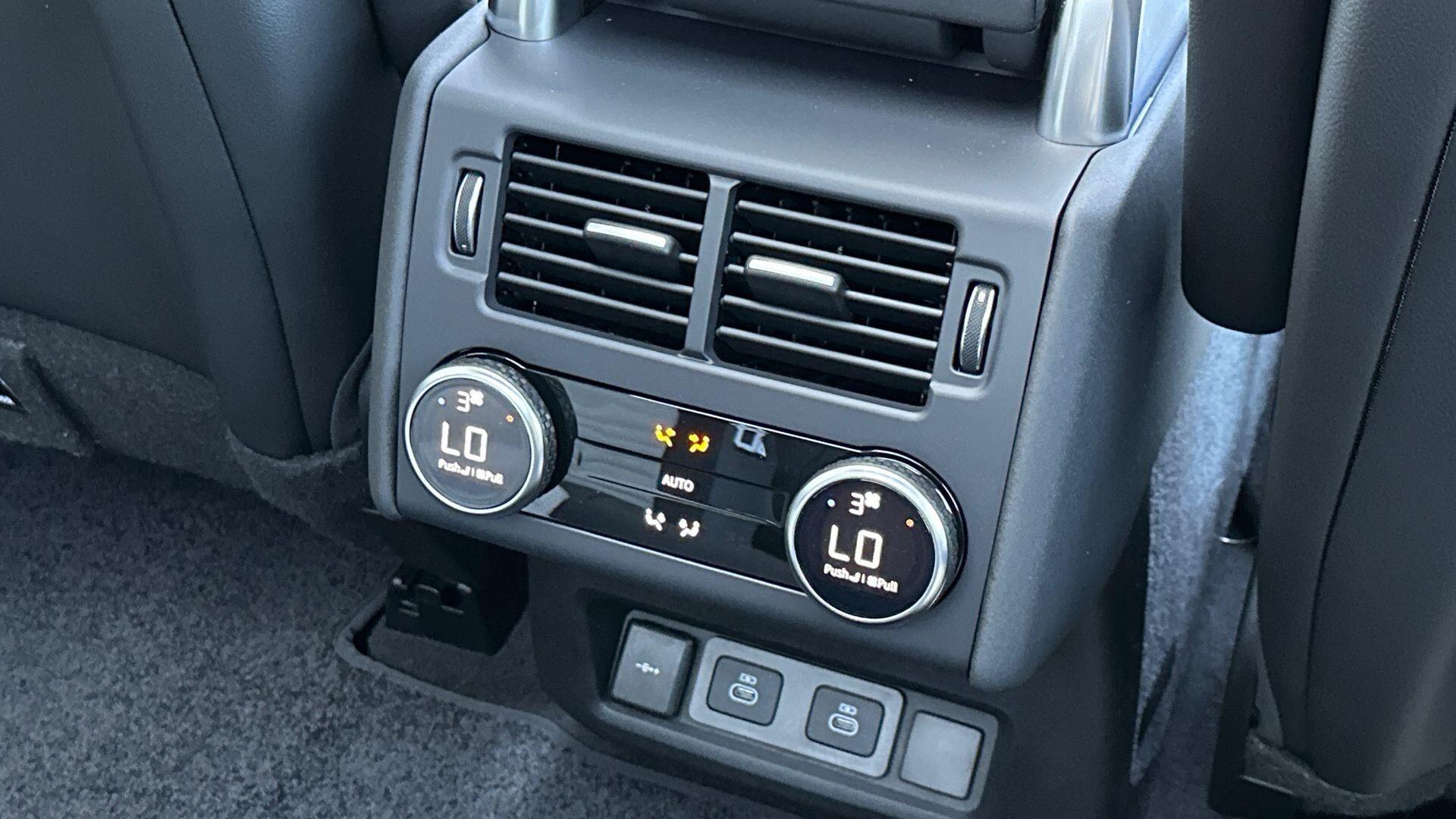 Land Rover Discovery view 12