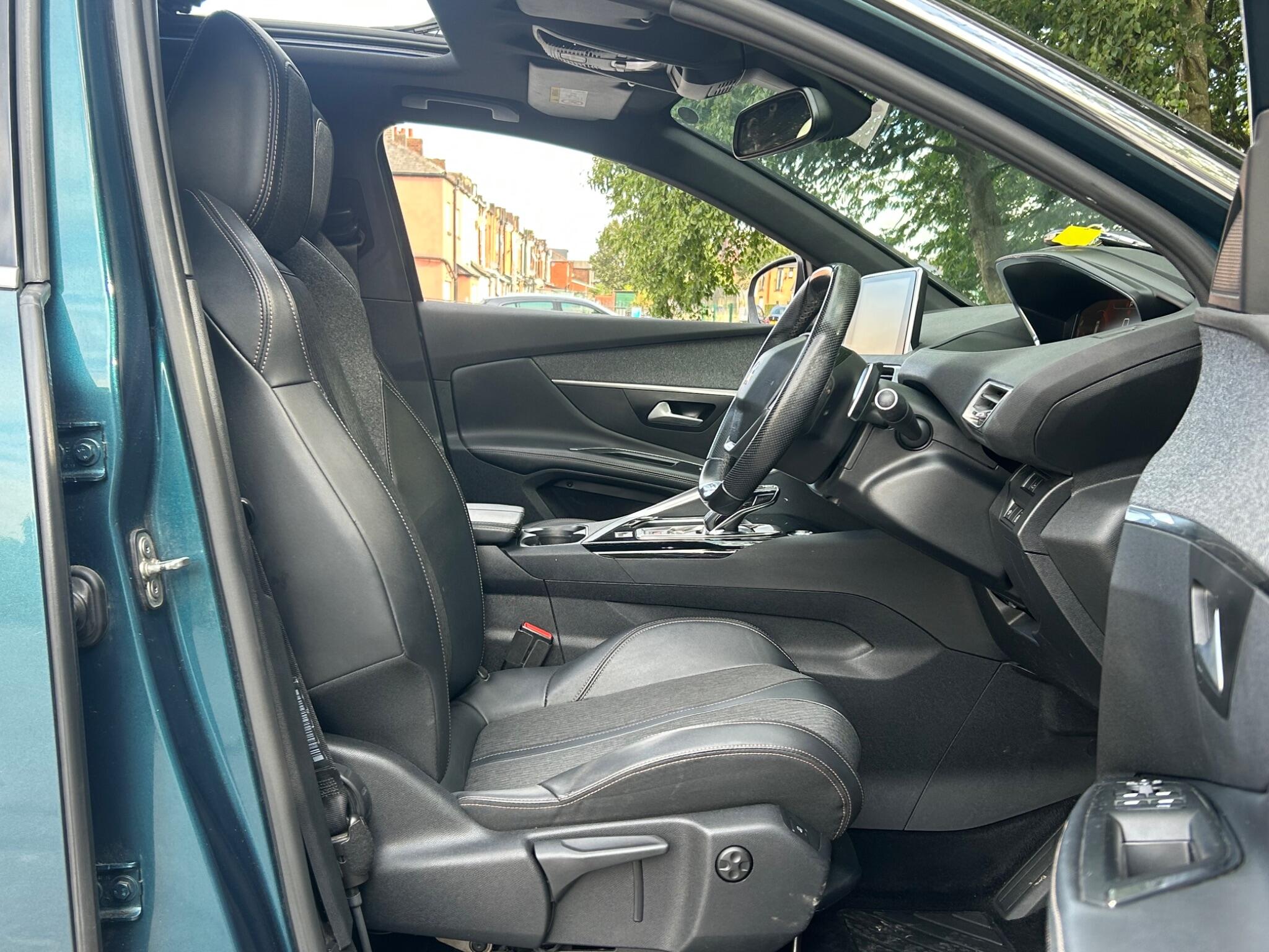 Peugeot 5008 view 19
