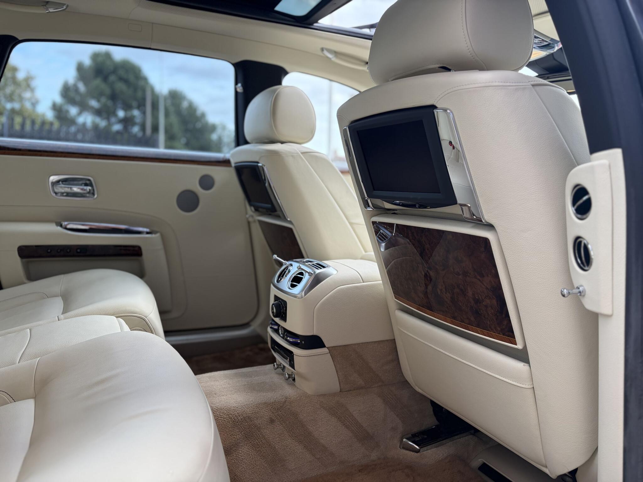 Rolls-Royce Ghost view 36