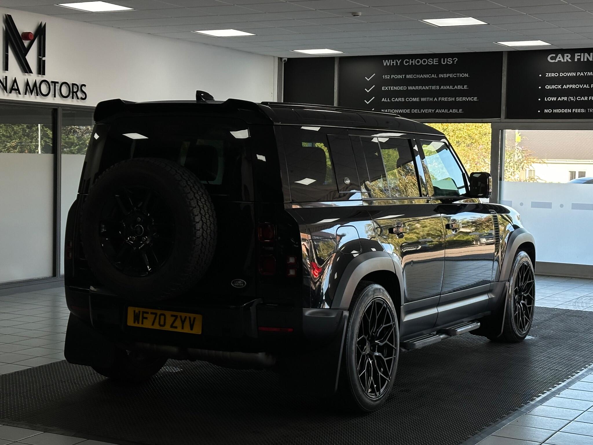 Land Rover Defender 110 view 17