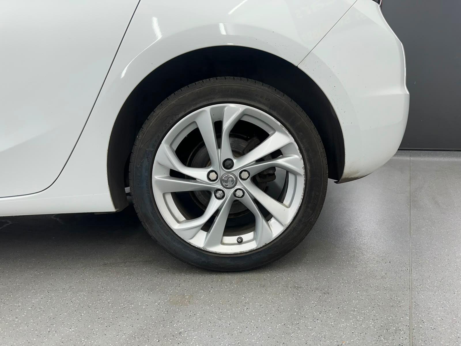 Vauxhall Astra view 17