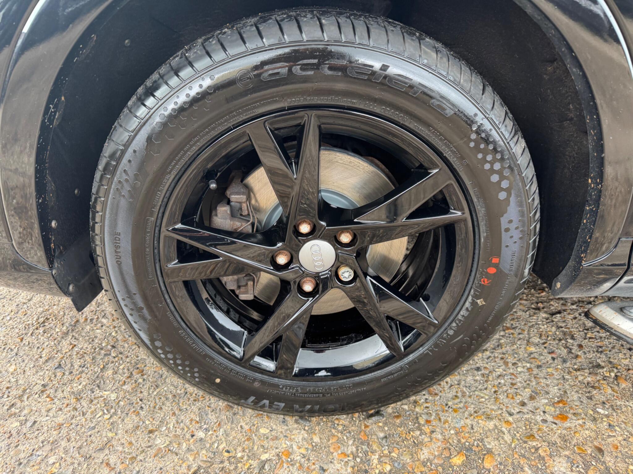 Audi Q3 view 47