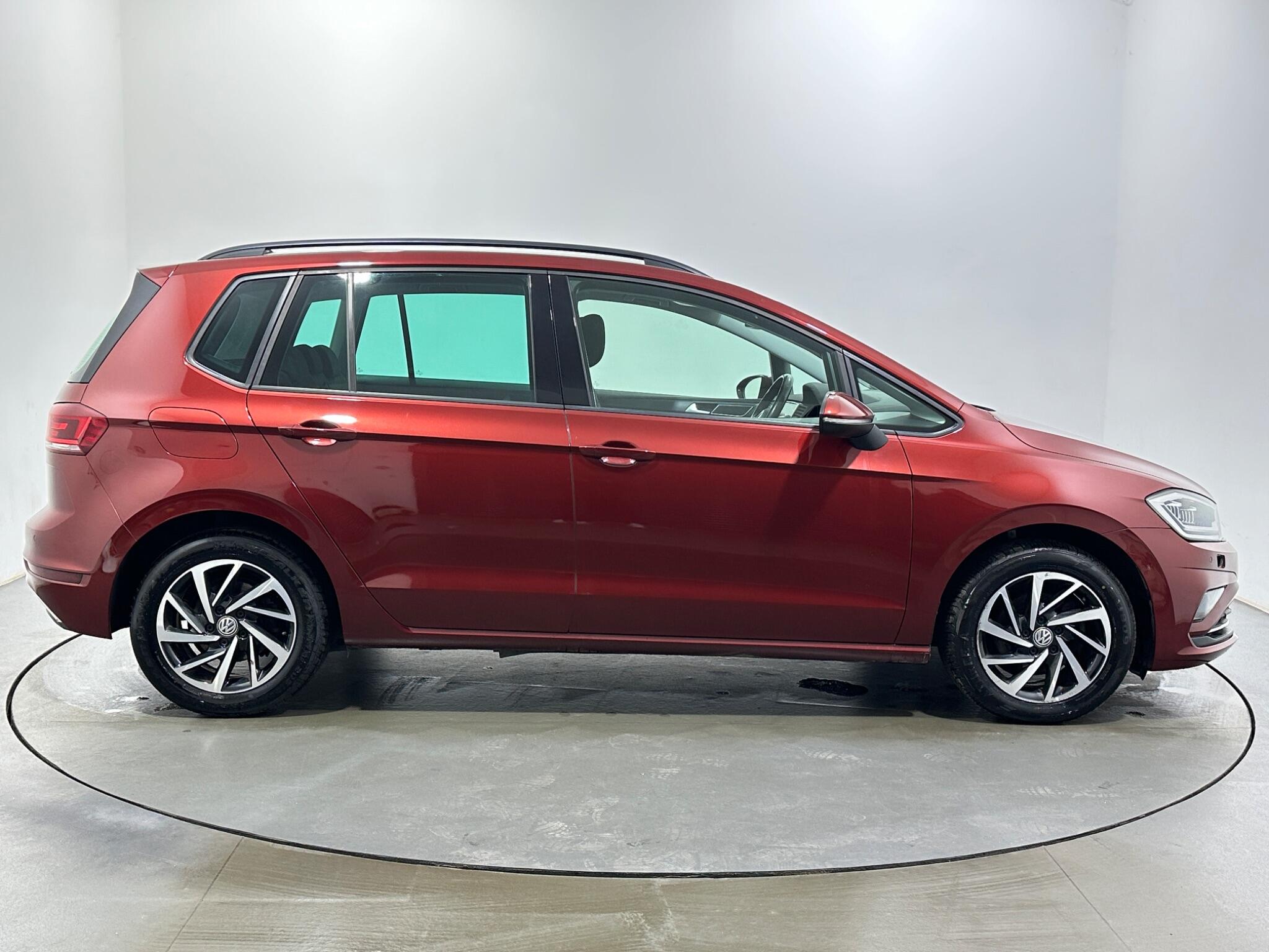 Volkswagen Golf Sportsvan view 9