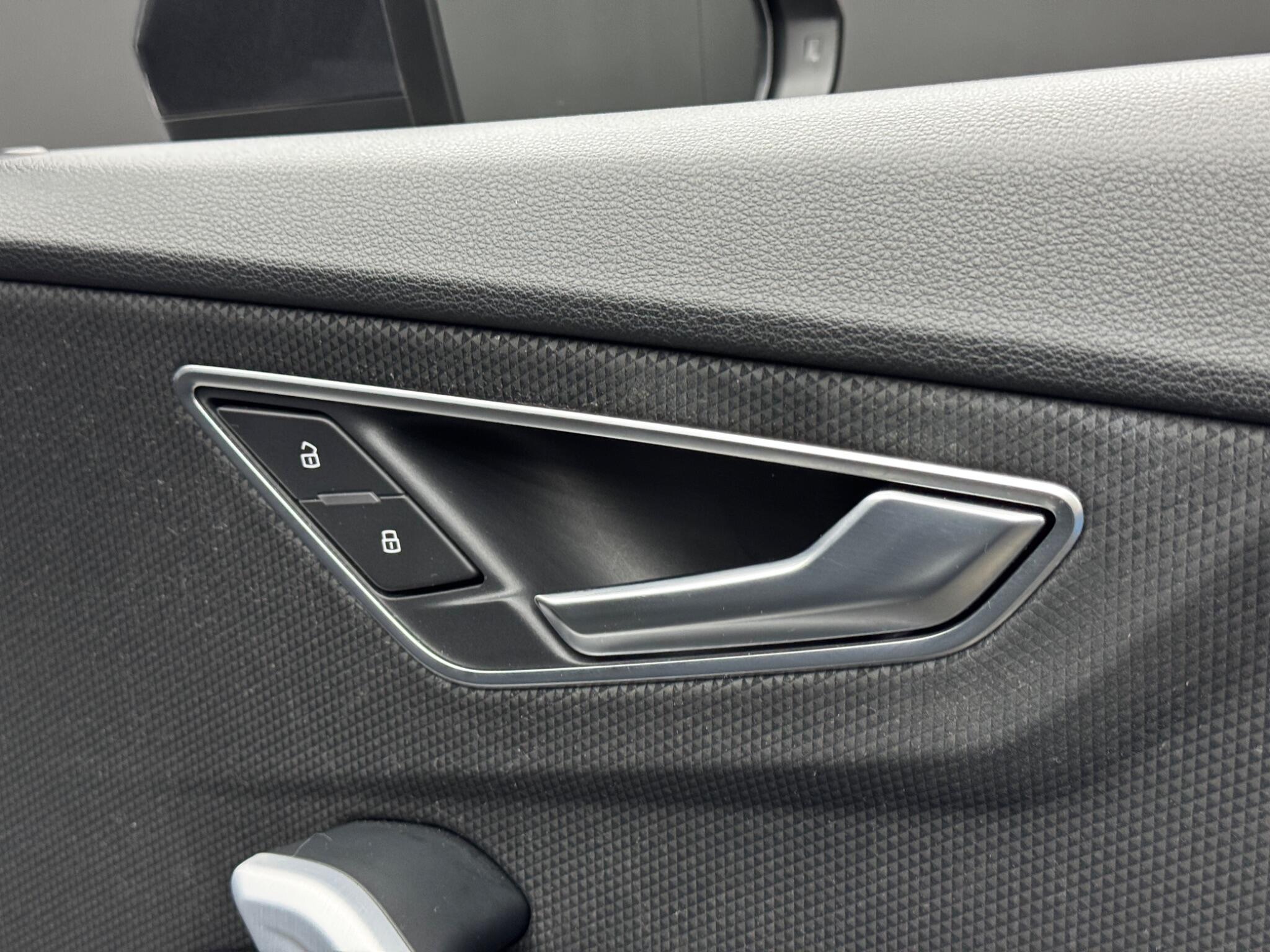 Audi Q2 view 42