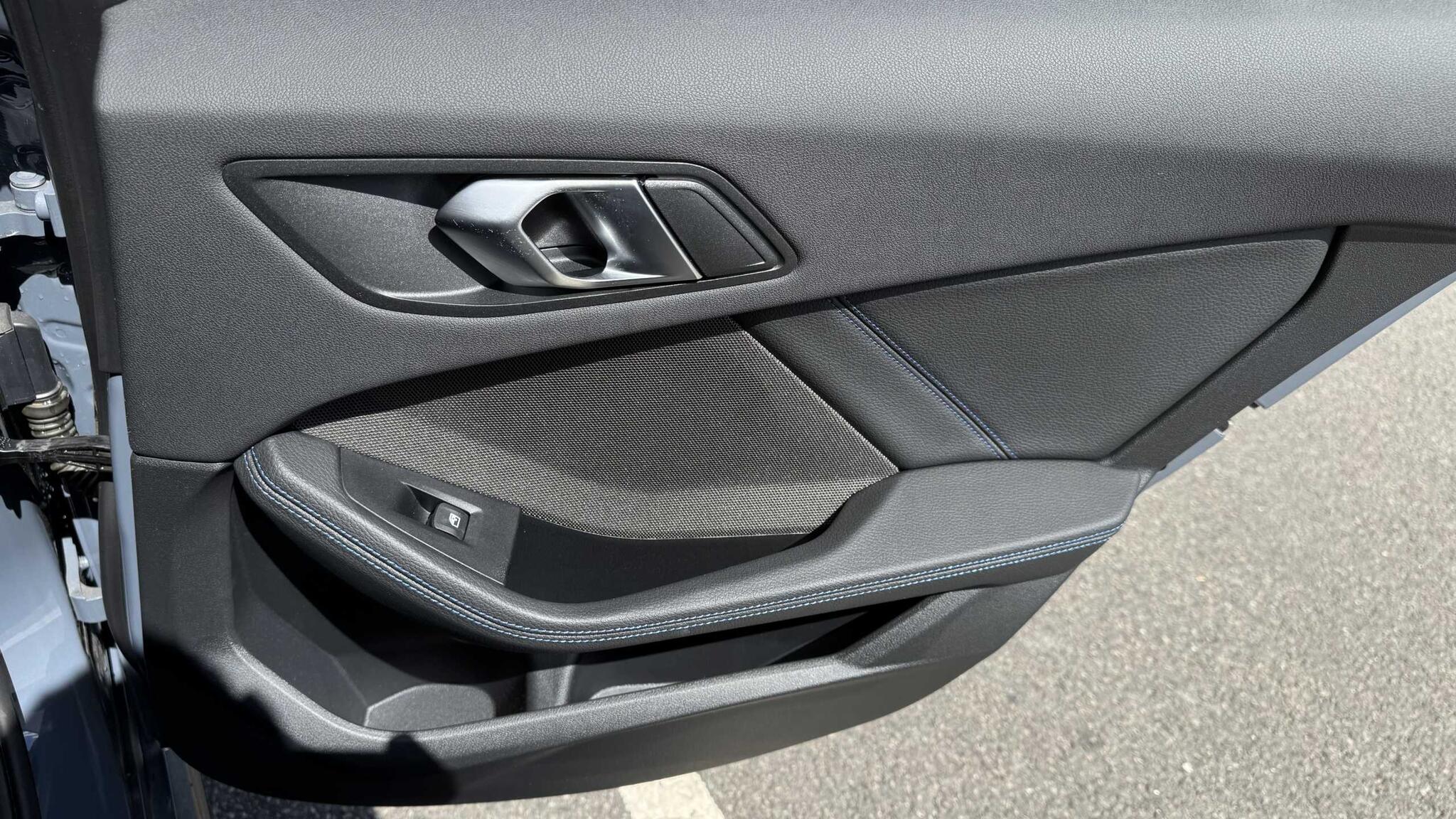 BMW 1 Series view 12
