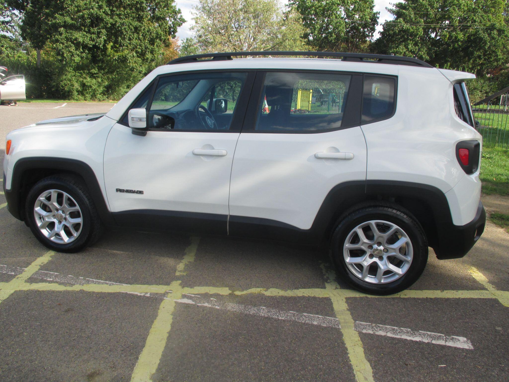 Jeep Renegade view 20