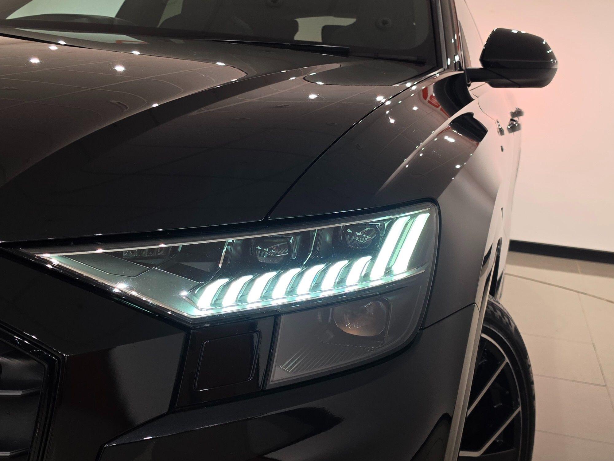 Audi Q8 view 45