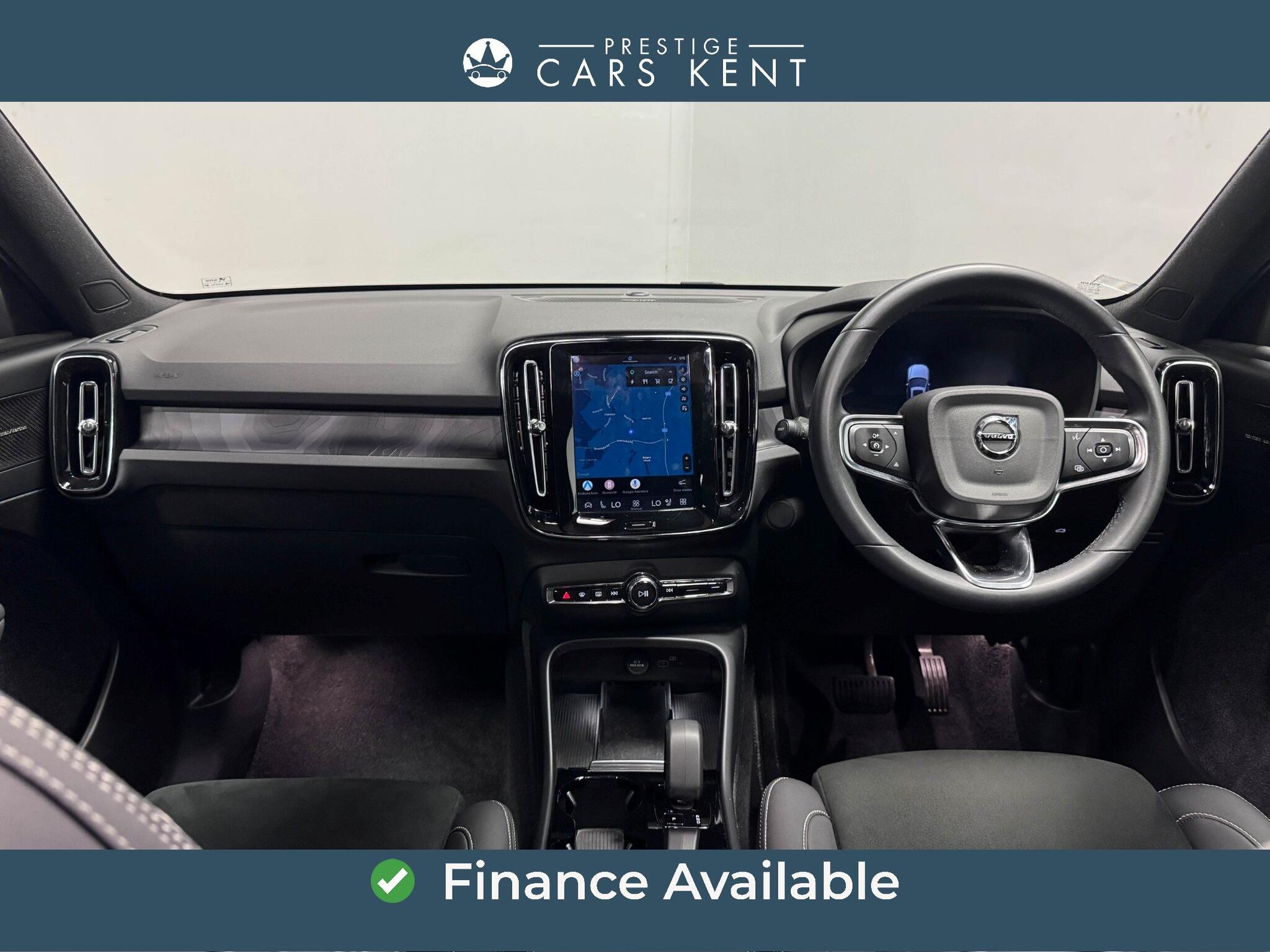 Volvo XC40 view 2