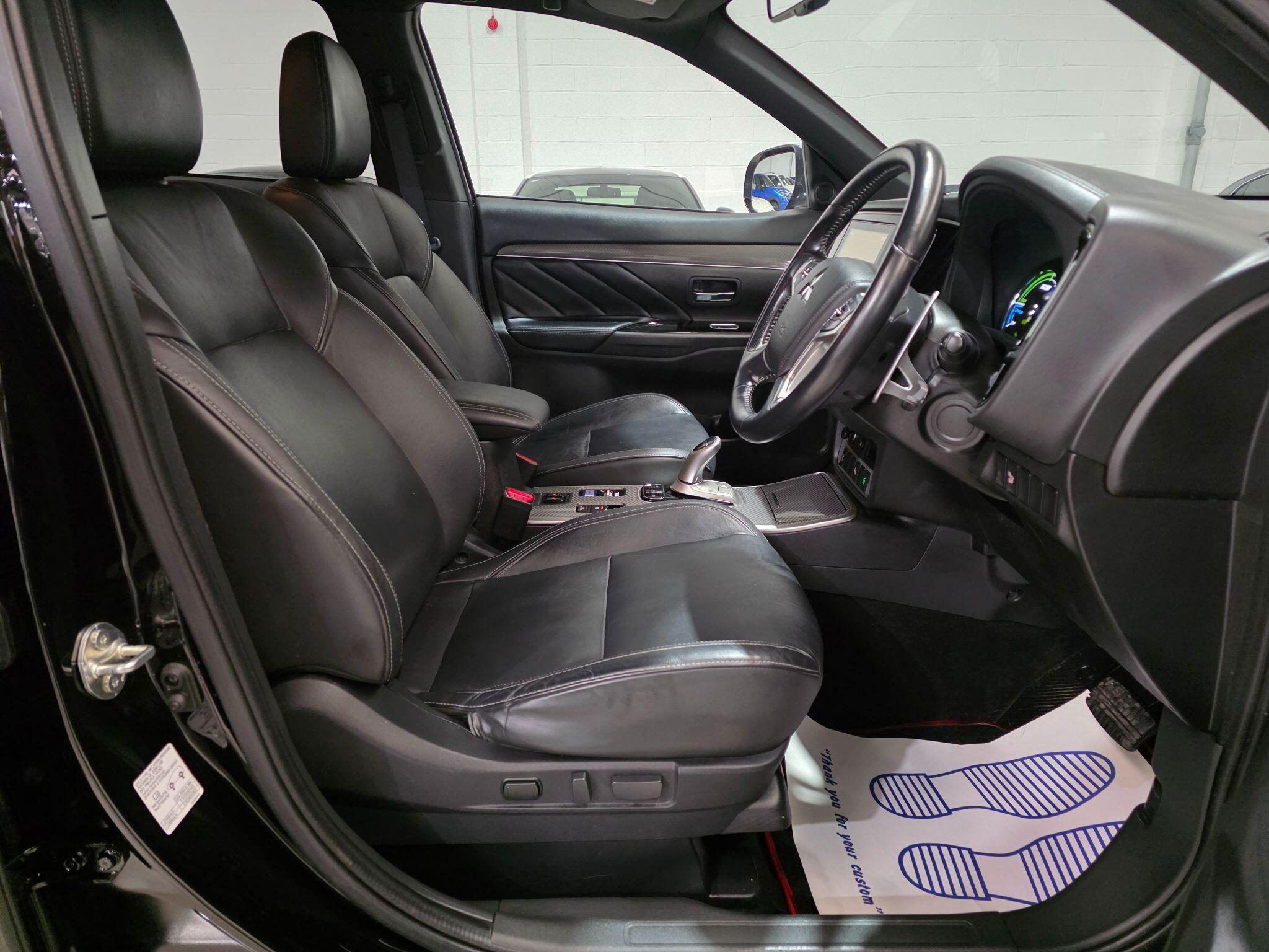 Mitsubishi Outlander view 6