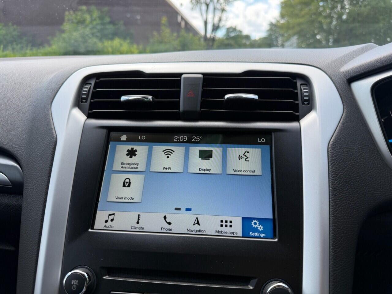 Ford Mondeo view 25