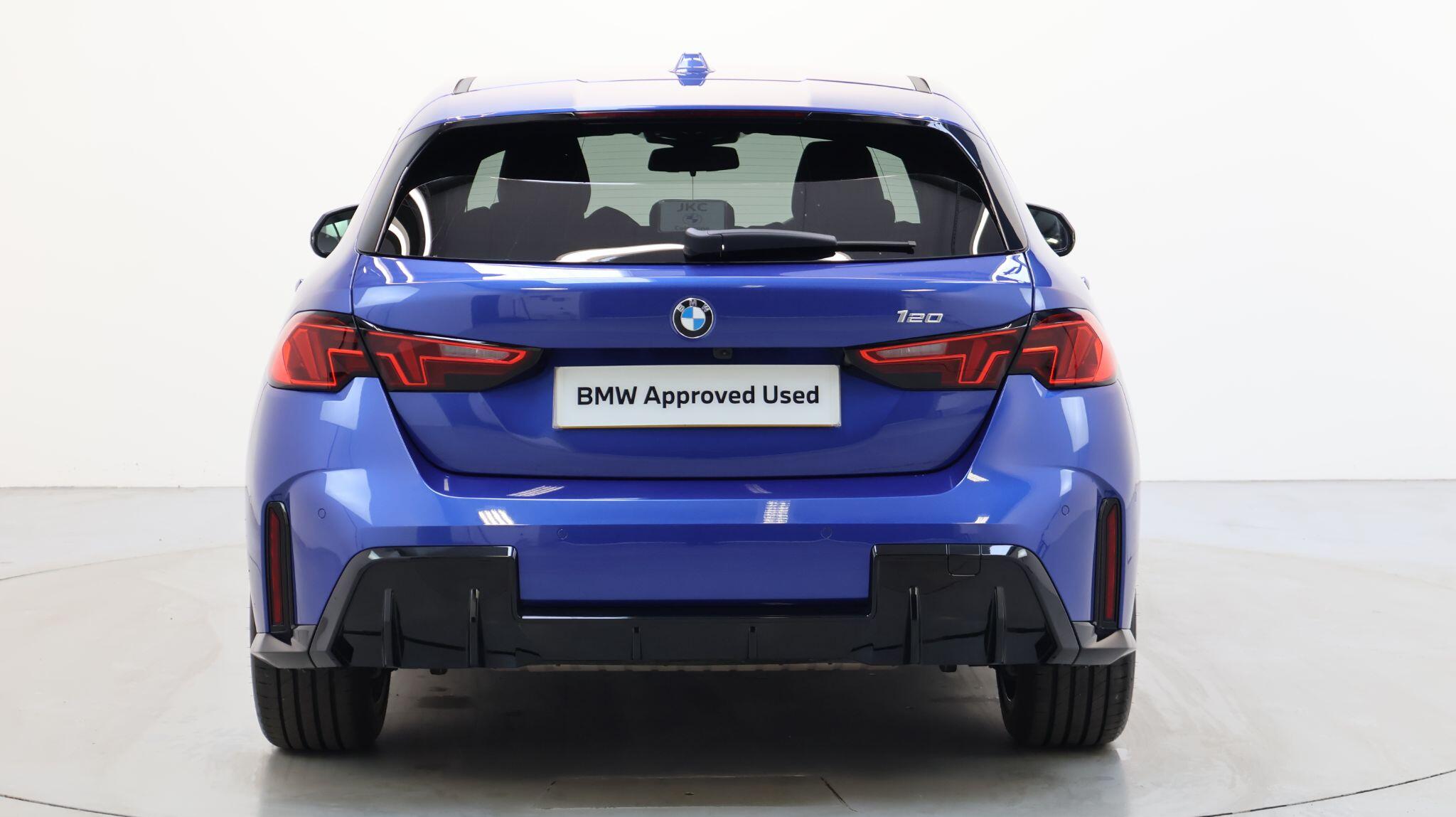 BMW 1 Series view 13