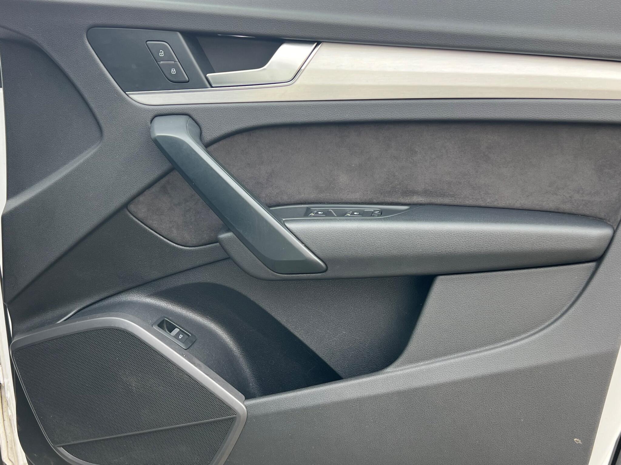 Audi Q5 view 32