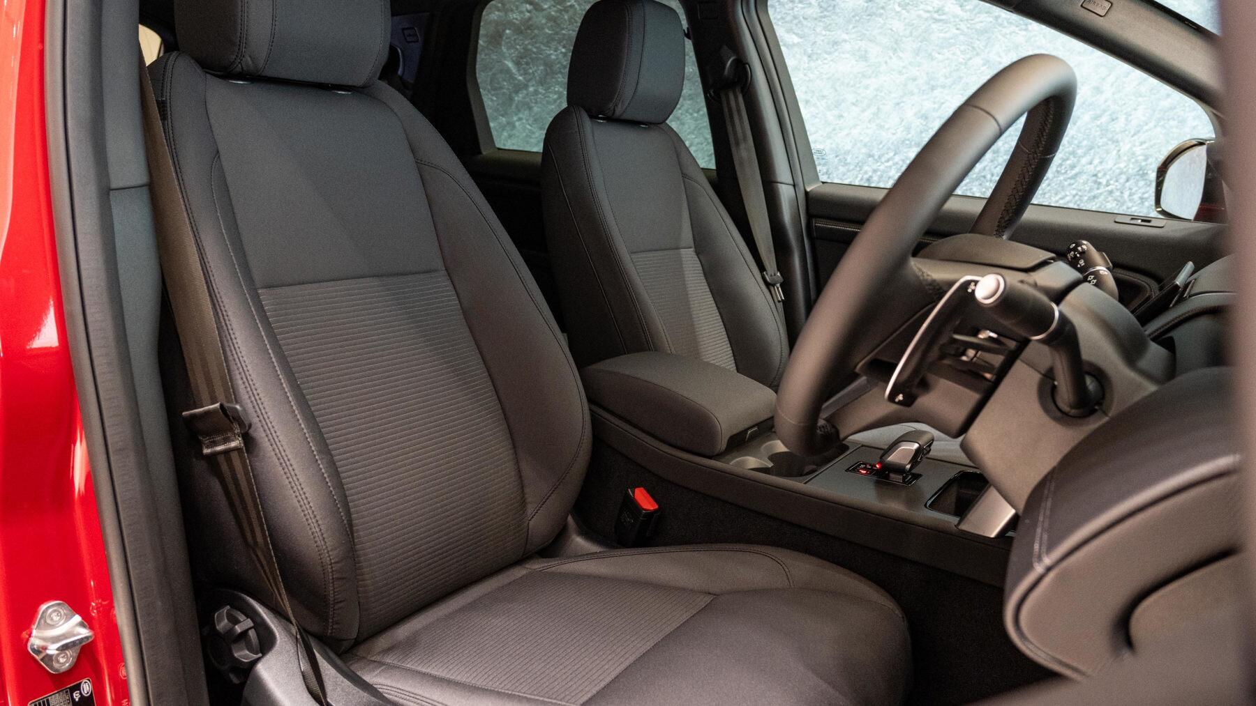 Land Rover Discovery Sport view 37