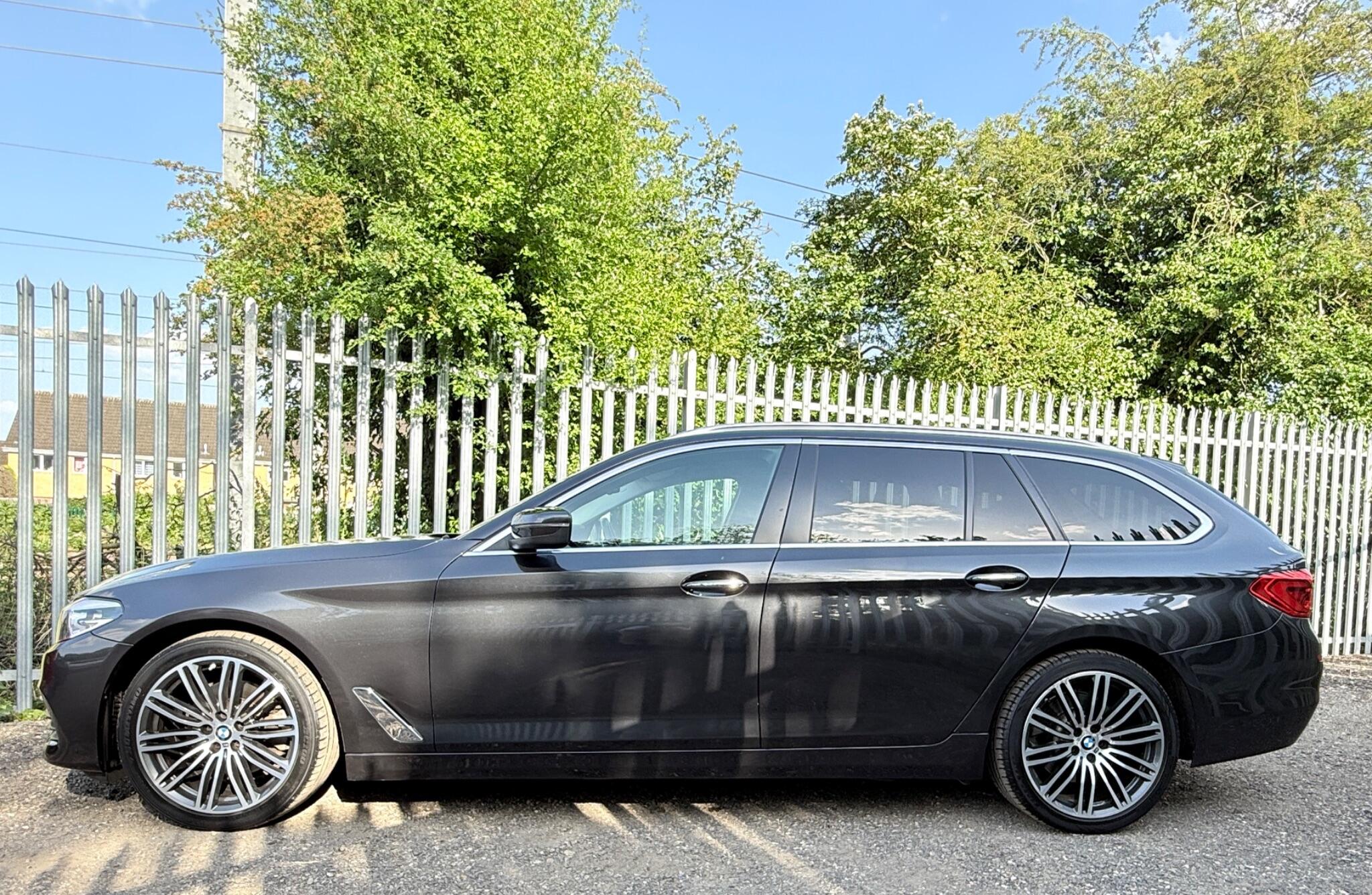 2017 BMW 5 Series image 4