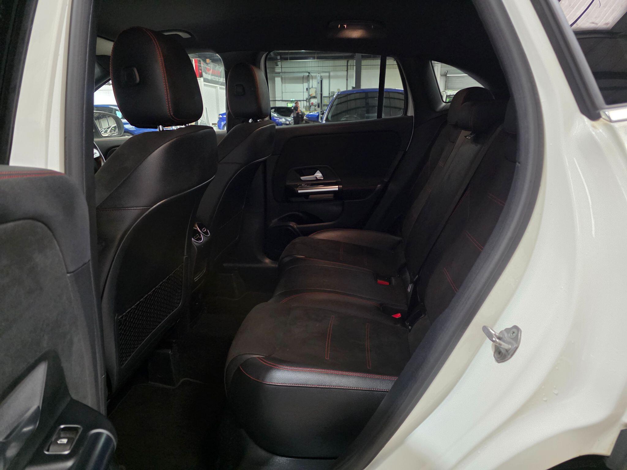 Mercedes-Benz Gla view 24