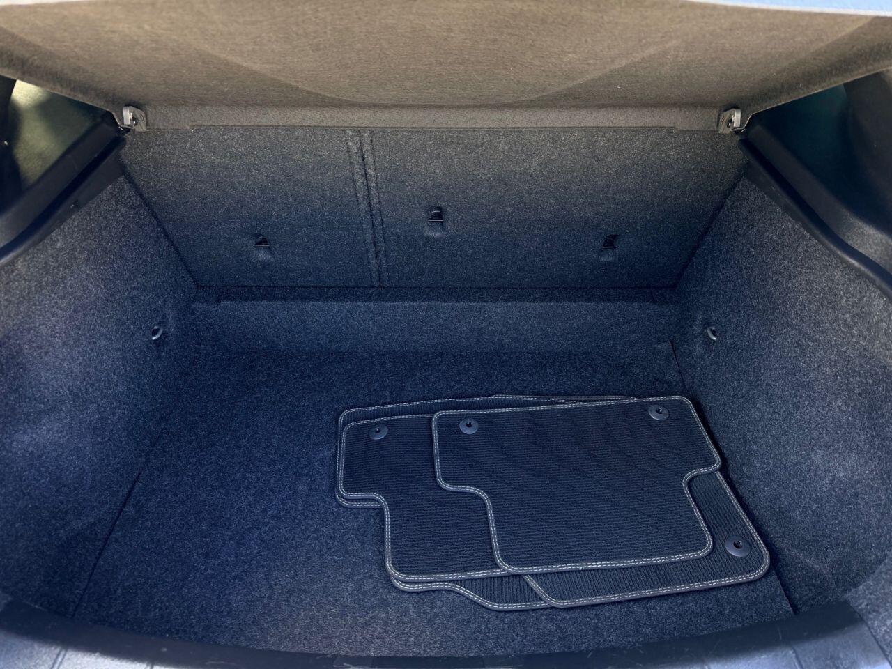 Volvo V40 view 26