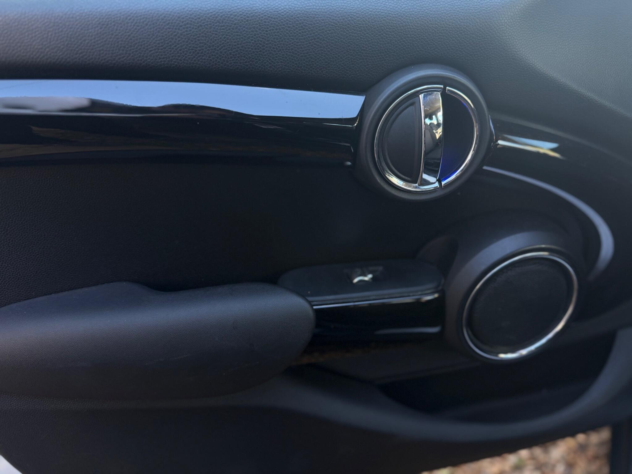 MINI Hatch view 28