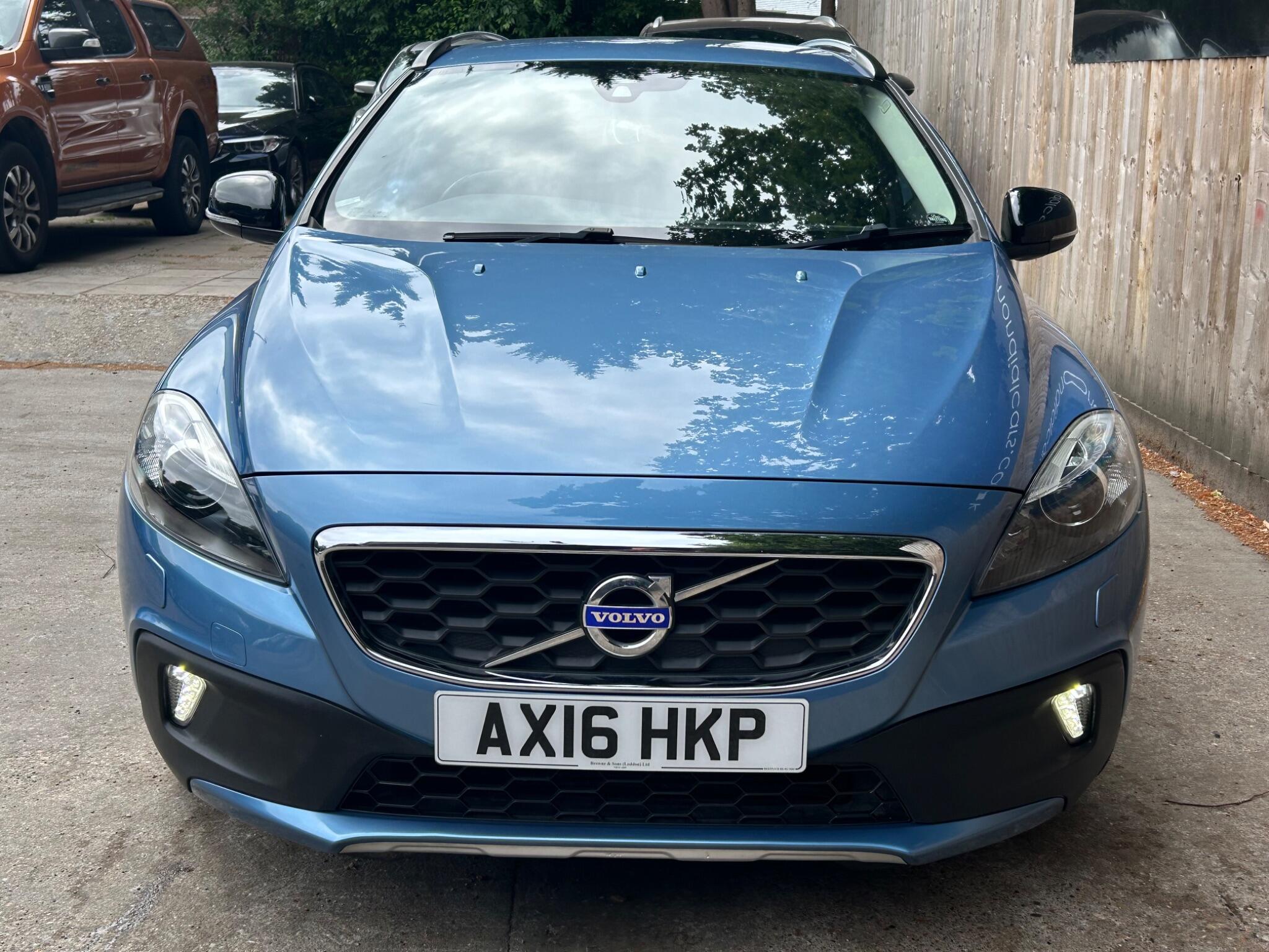 Volvo V40 Cross Country view 18