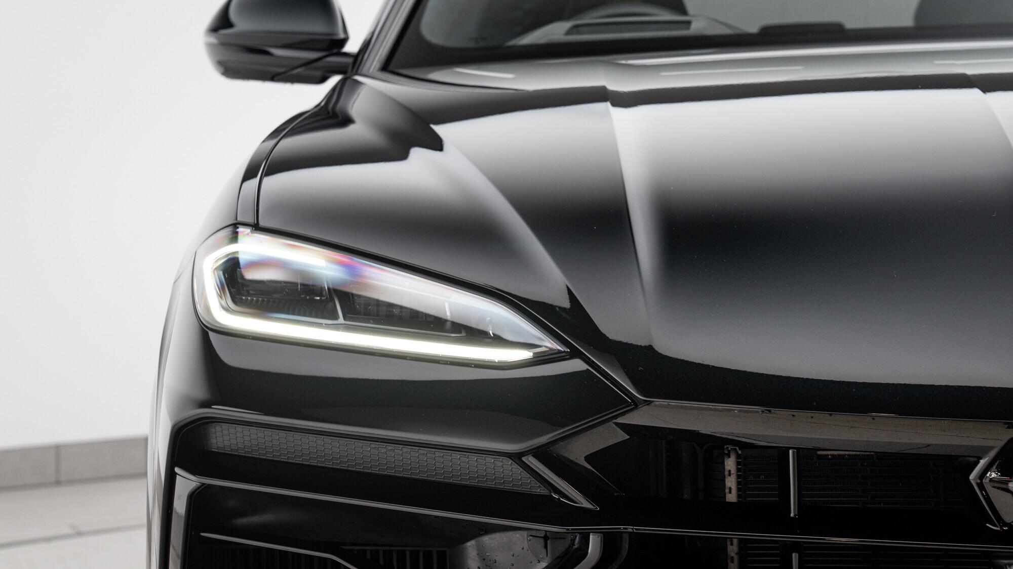 Lamborghini Urus view 8