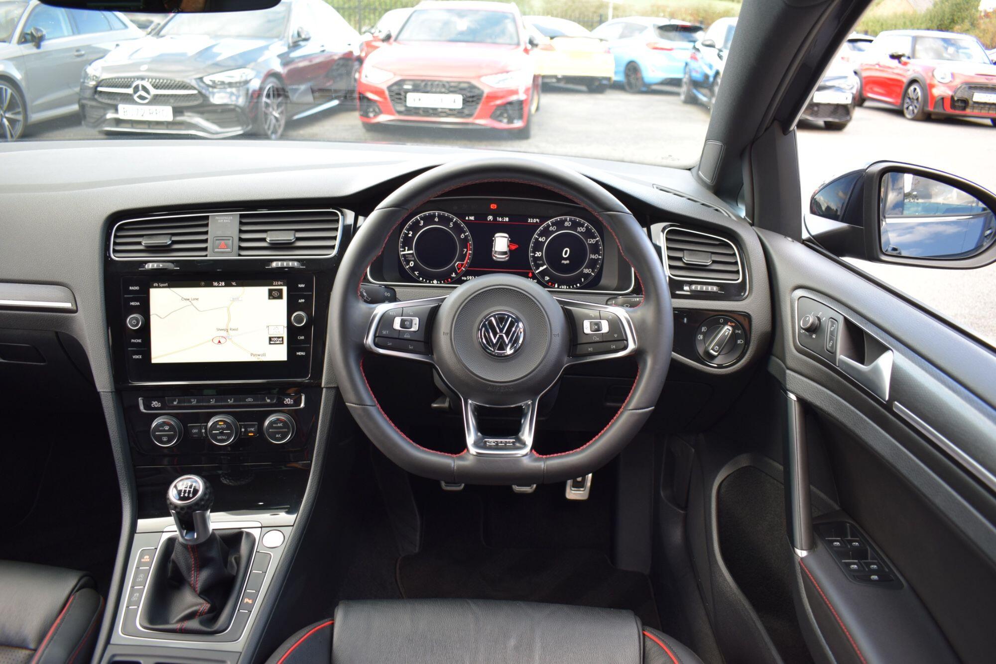 Volkswagen Golf view 21