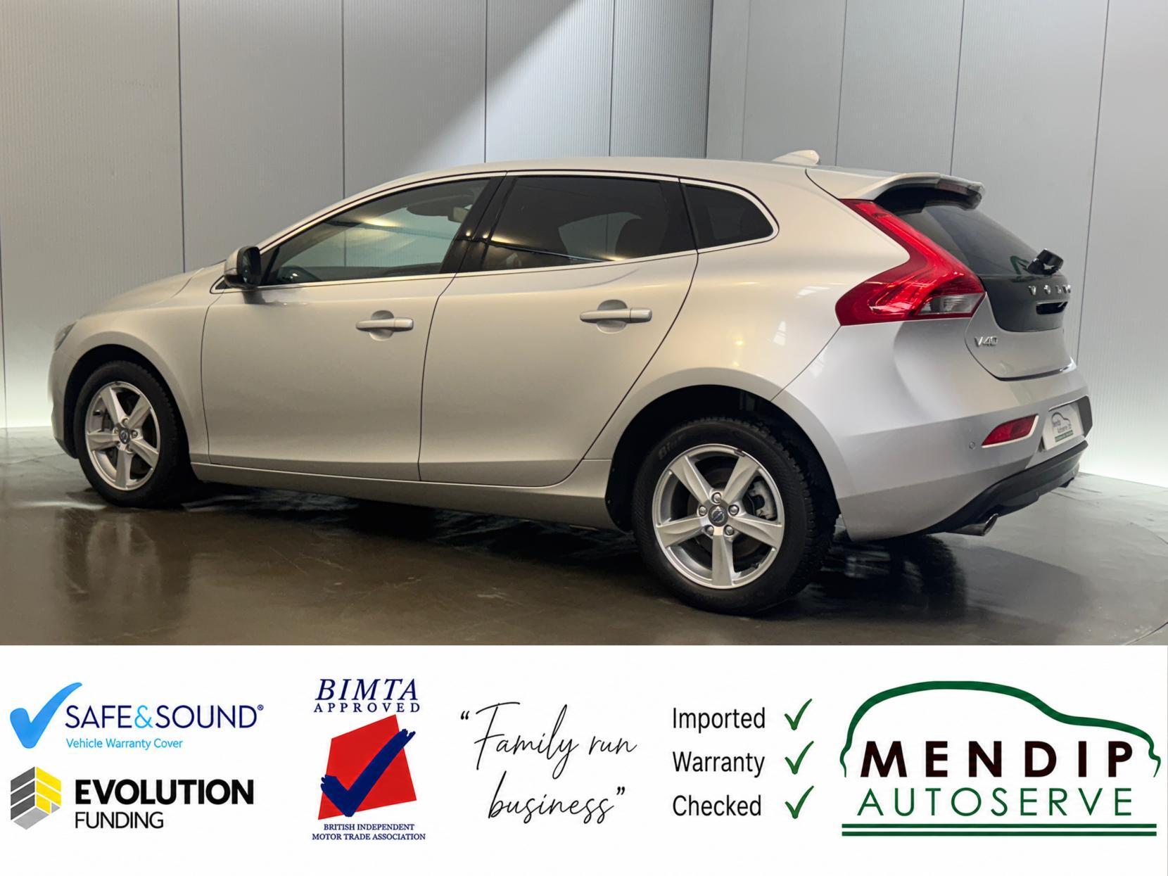 Volvo V40 view 11