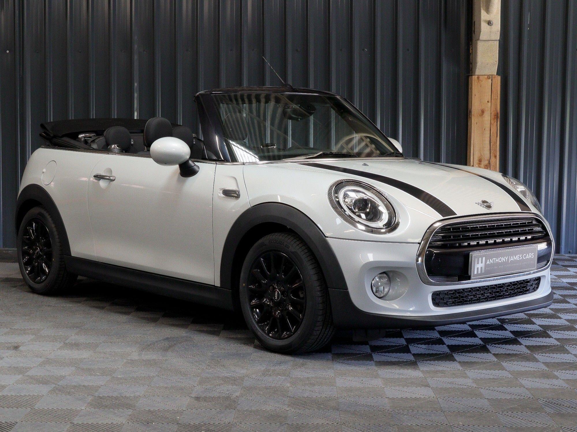 Mini Convertible view 21