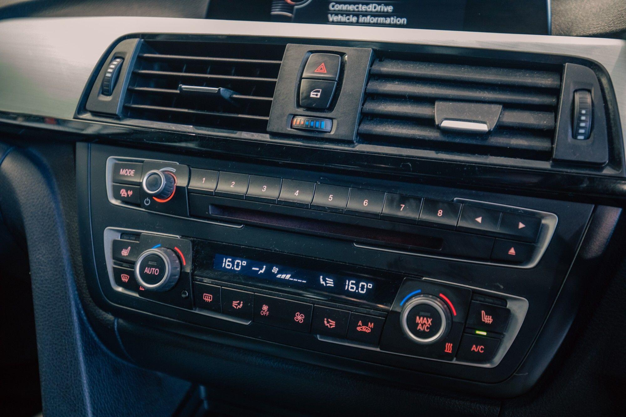 BMW 3 Series view 17