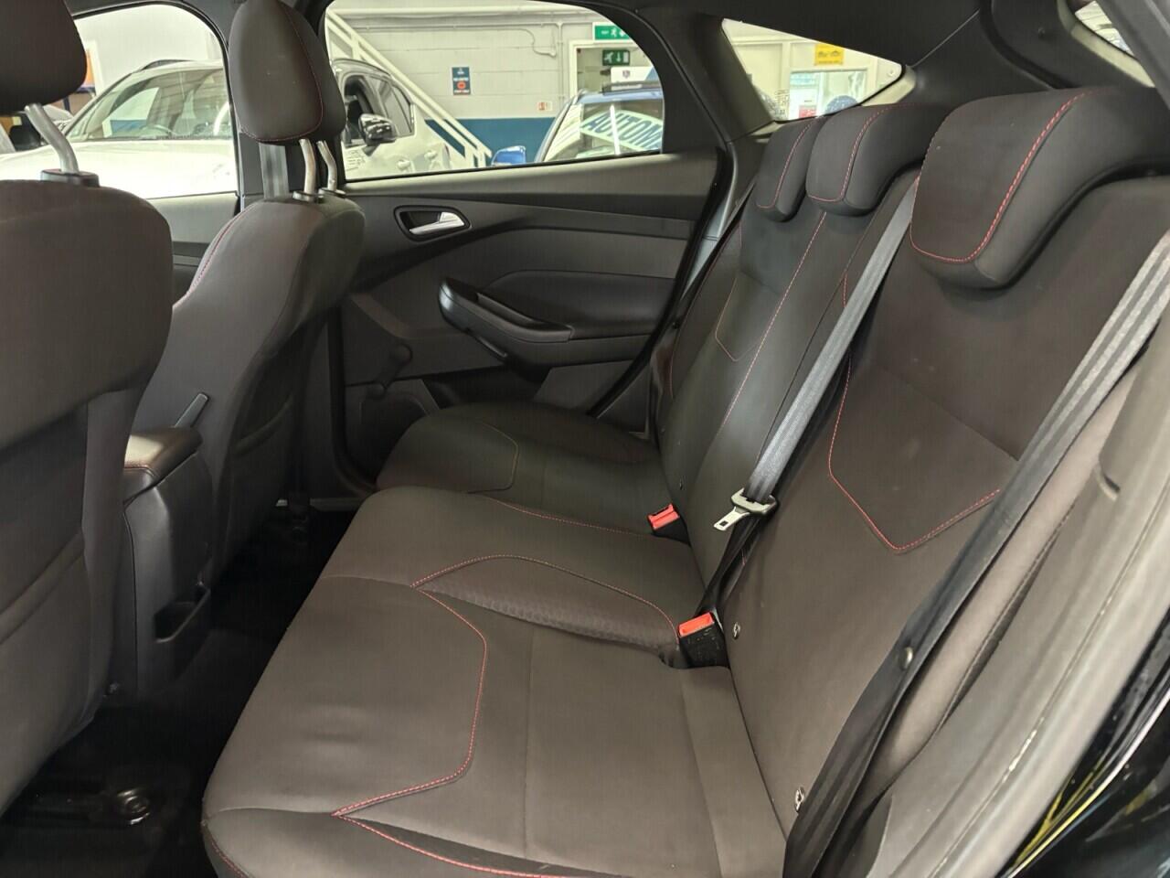 Ford Focus view 22