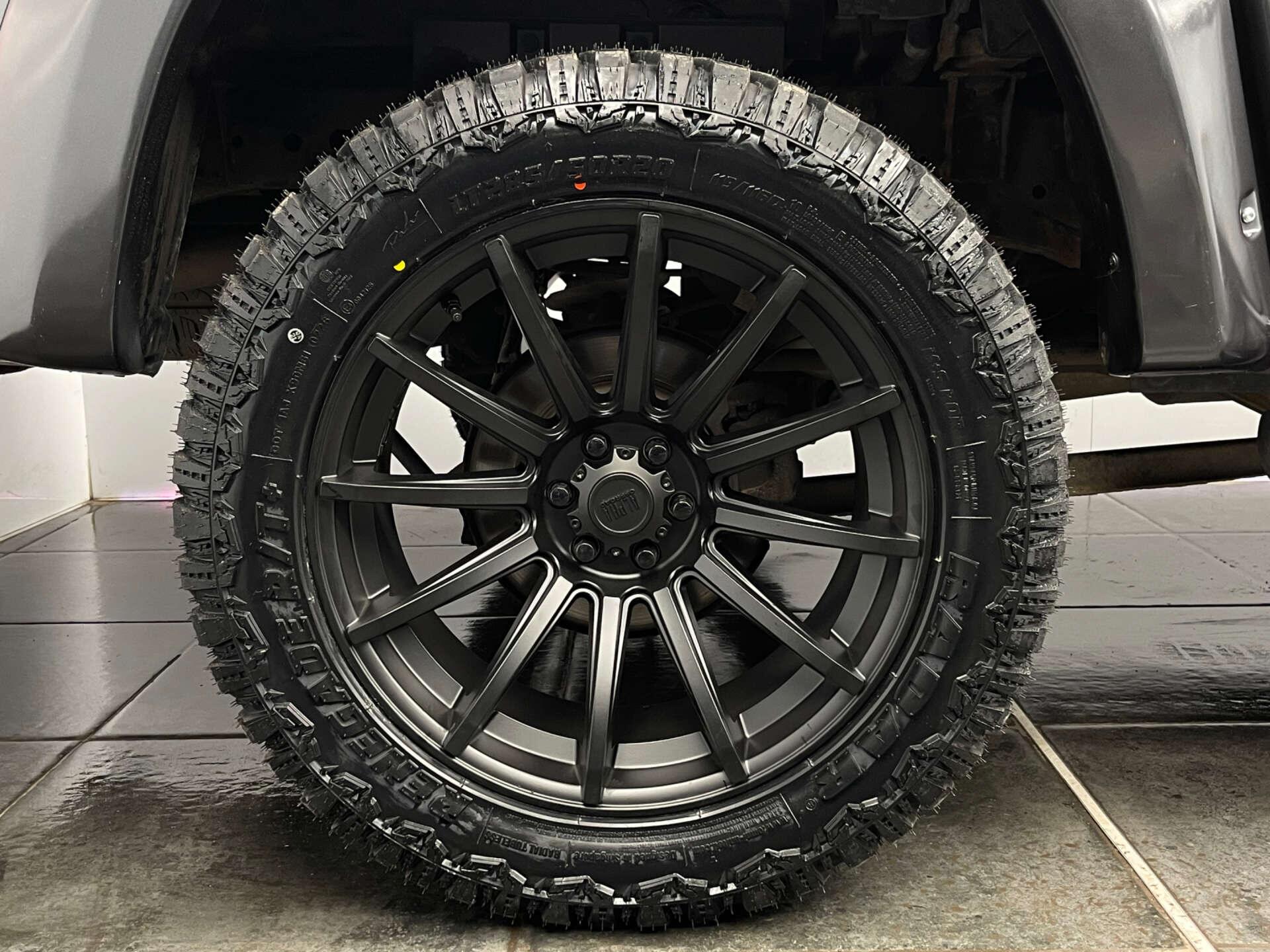 Mercedes-Benz X Class view 32