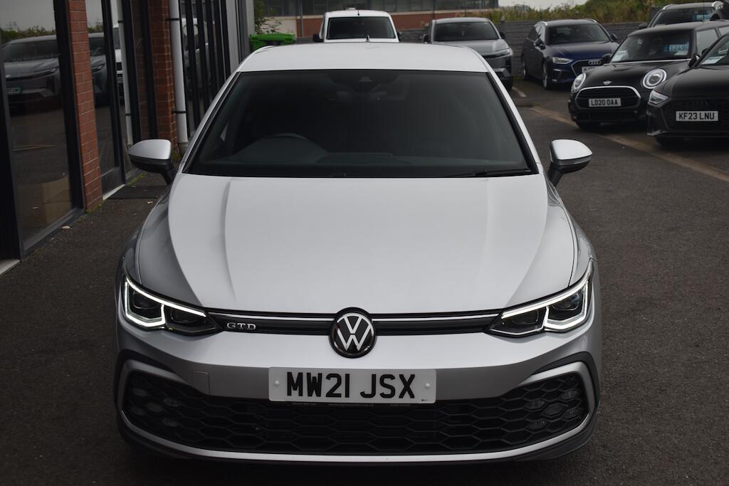 Volkswagen Golf view 3